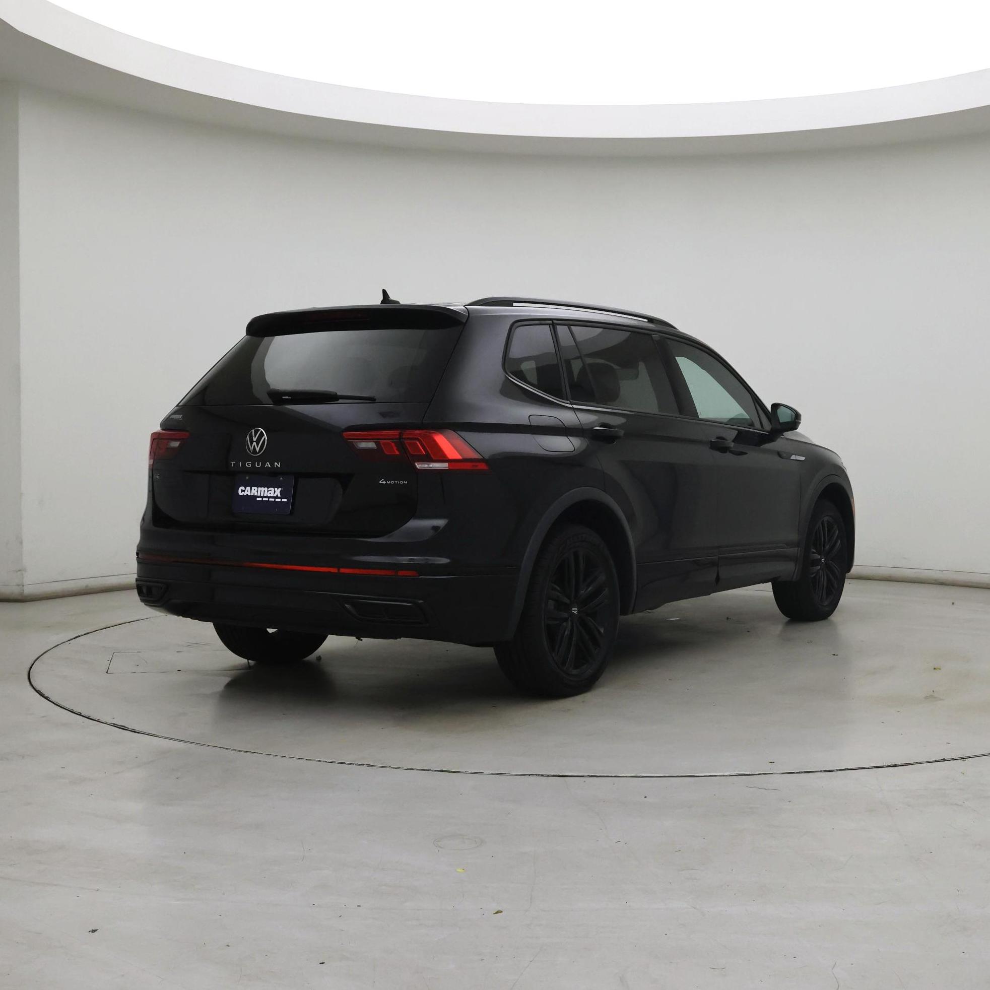 Thumbnail: 2022 Volkswagen Tiguan - 8