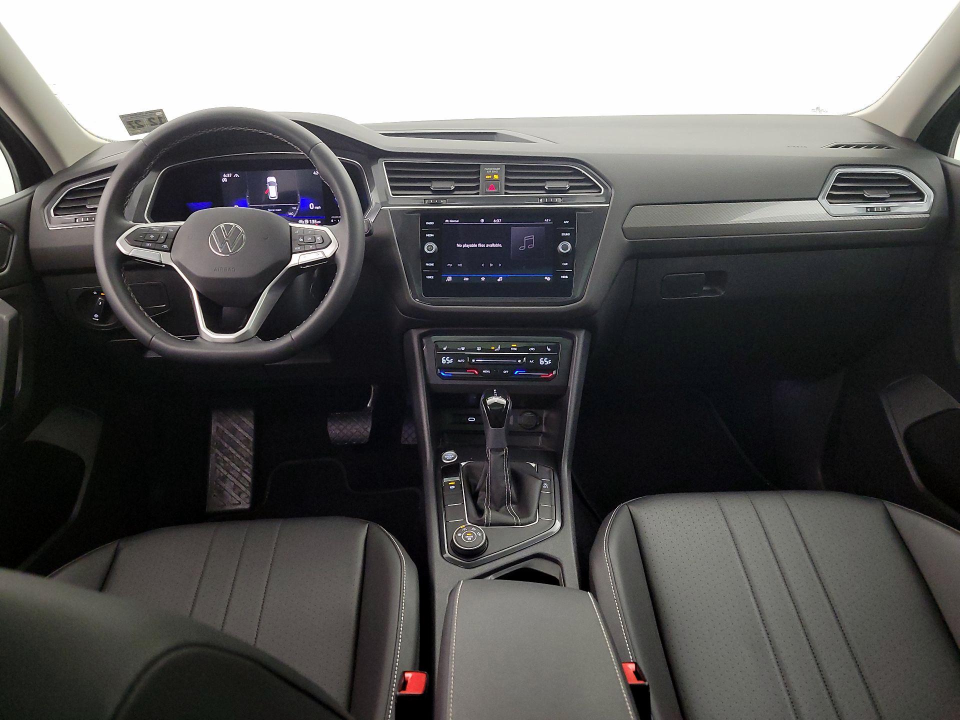 Thumbnail: 2023 Volkswagen Tiguan - 9