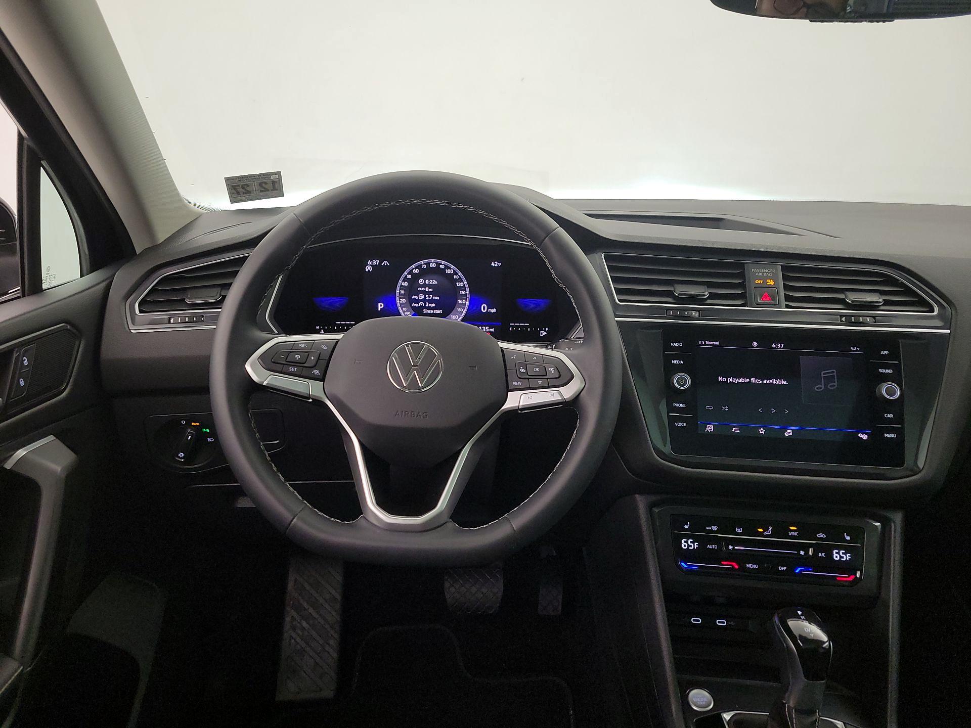 Thumbnail: 2023 Volkswagen Tiguan - 10