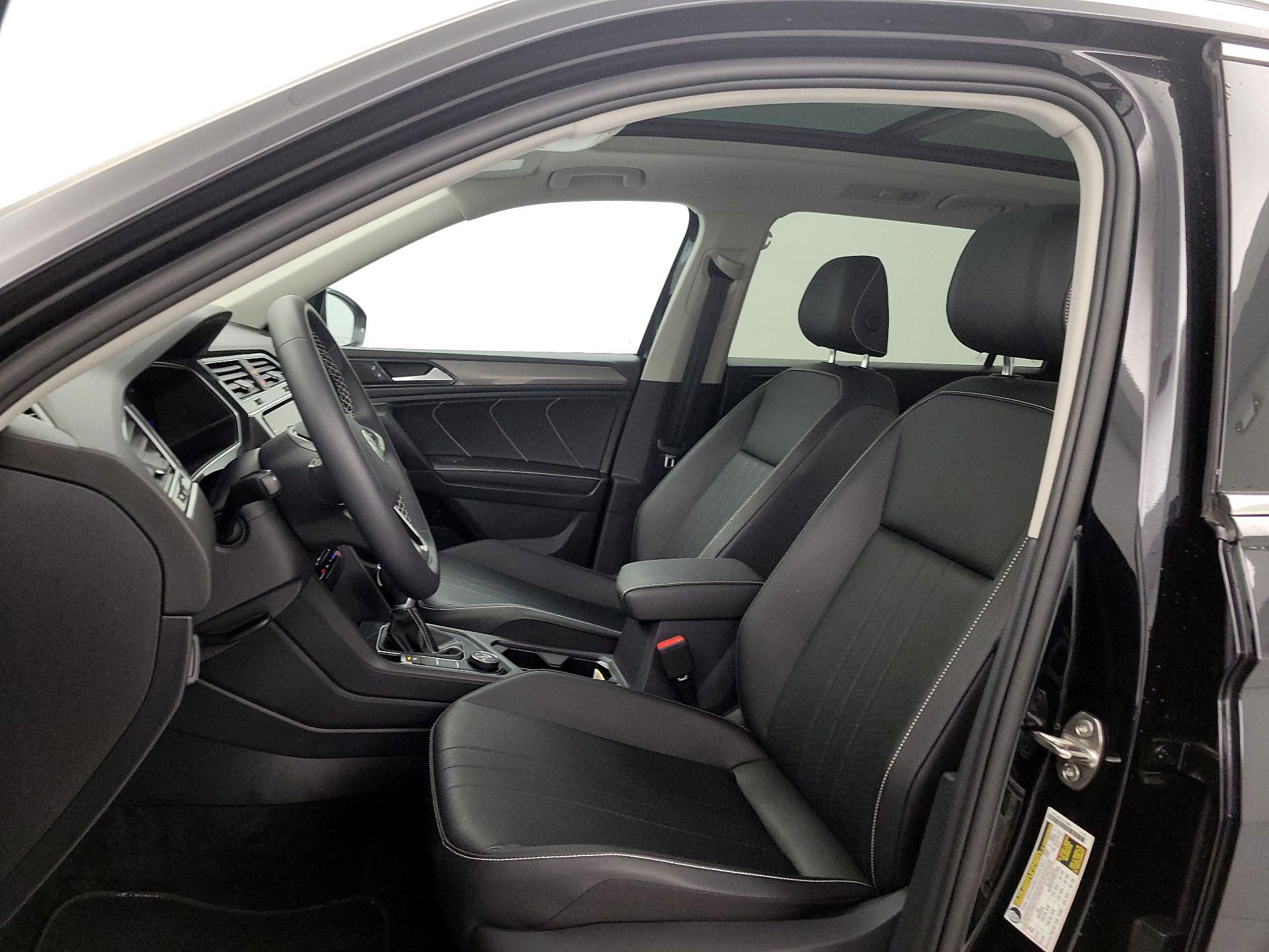 Thumbnail: 2023 Volkswagen Tiguan - 11