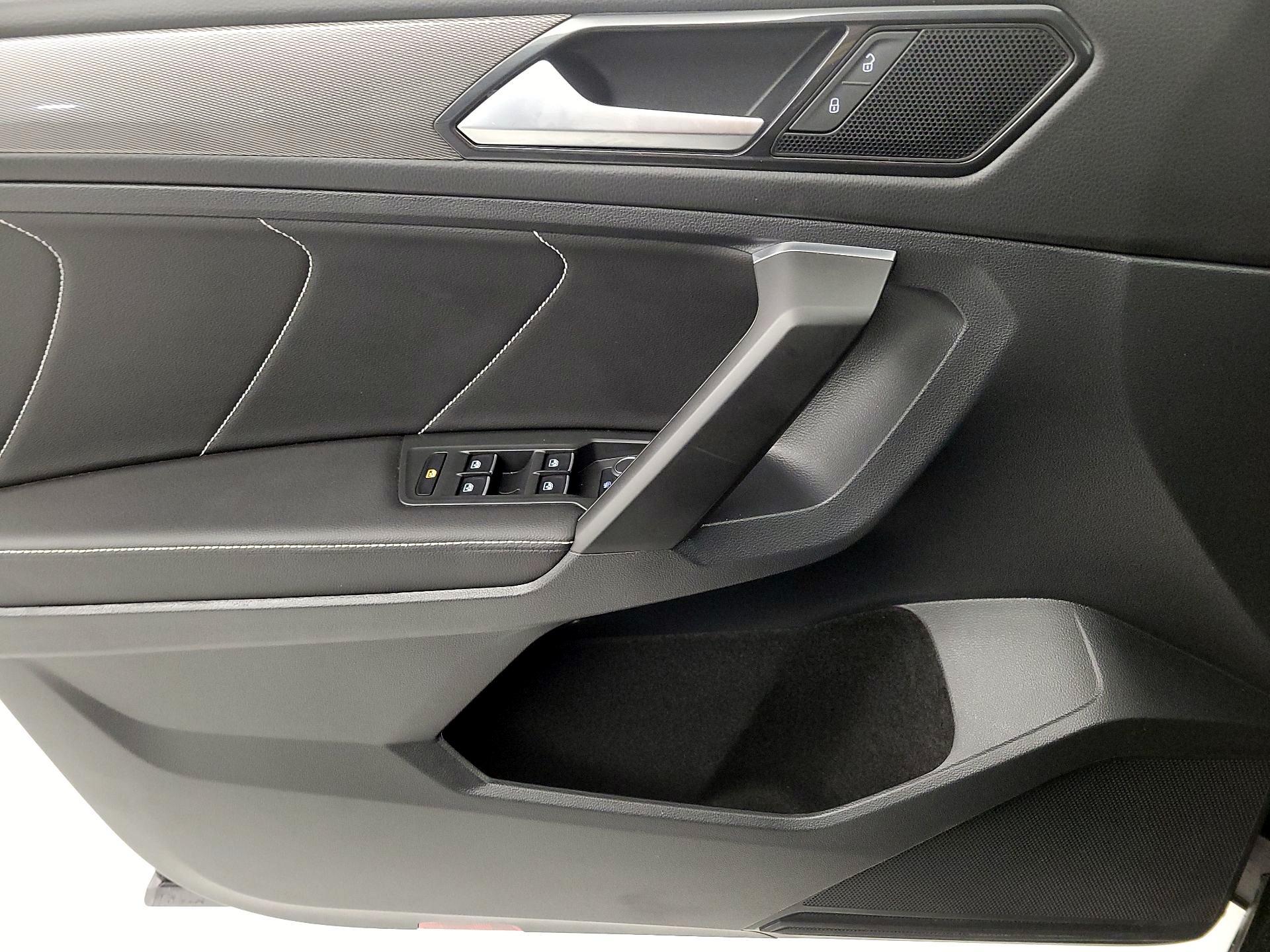 Thumbnail: 2023 Volkswagen Tiguan - 12