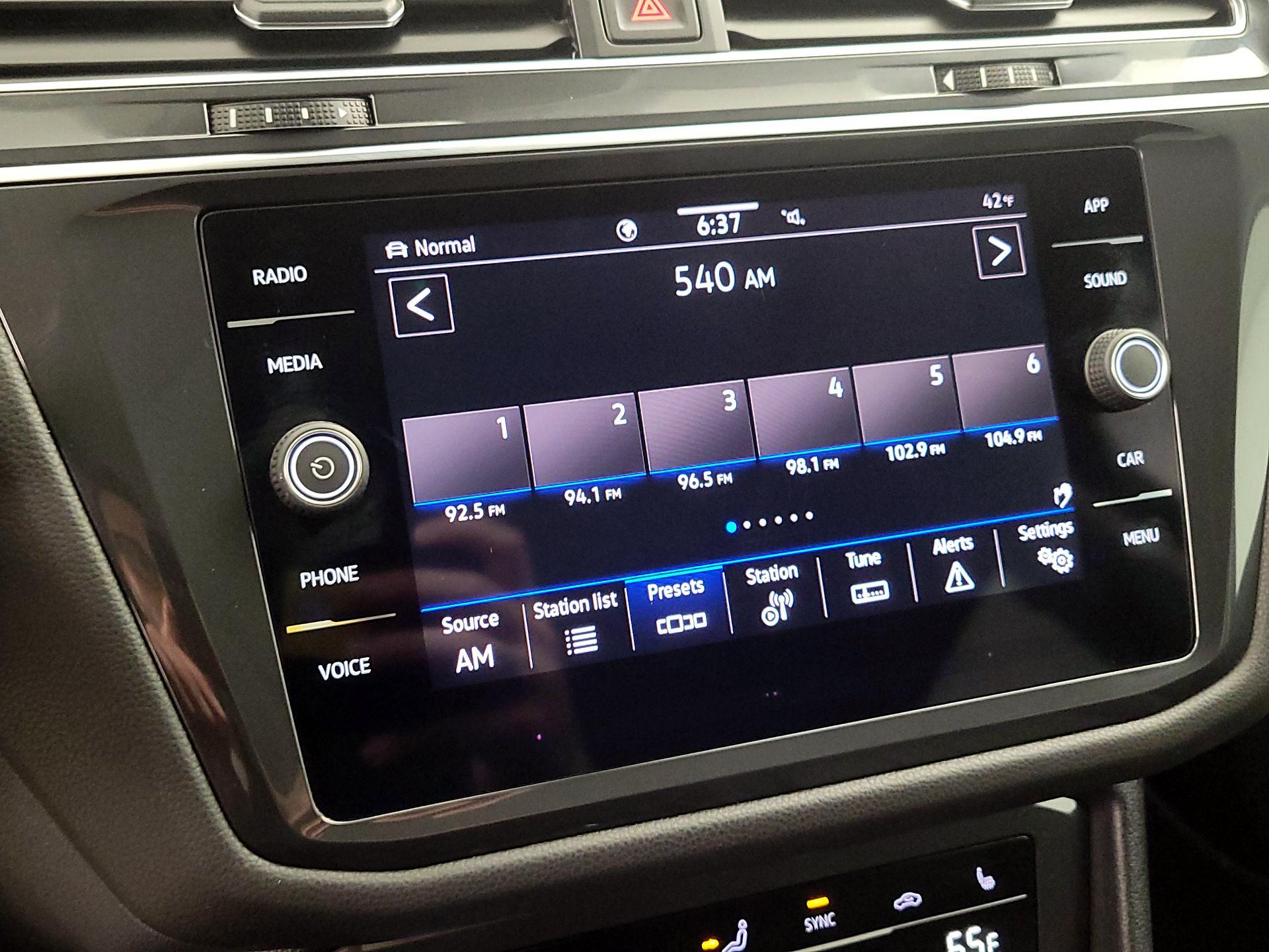 Thumbnail: 2023 Volkswagen Tiguan - 15