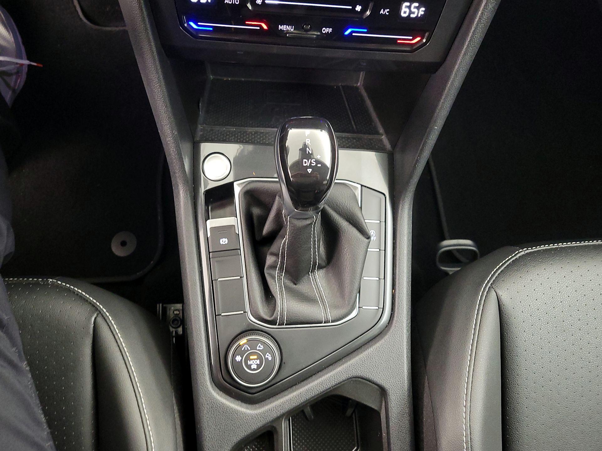 Thumbnail: 2023 Volkswagen Tiguan - 17