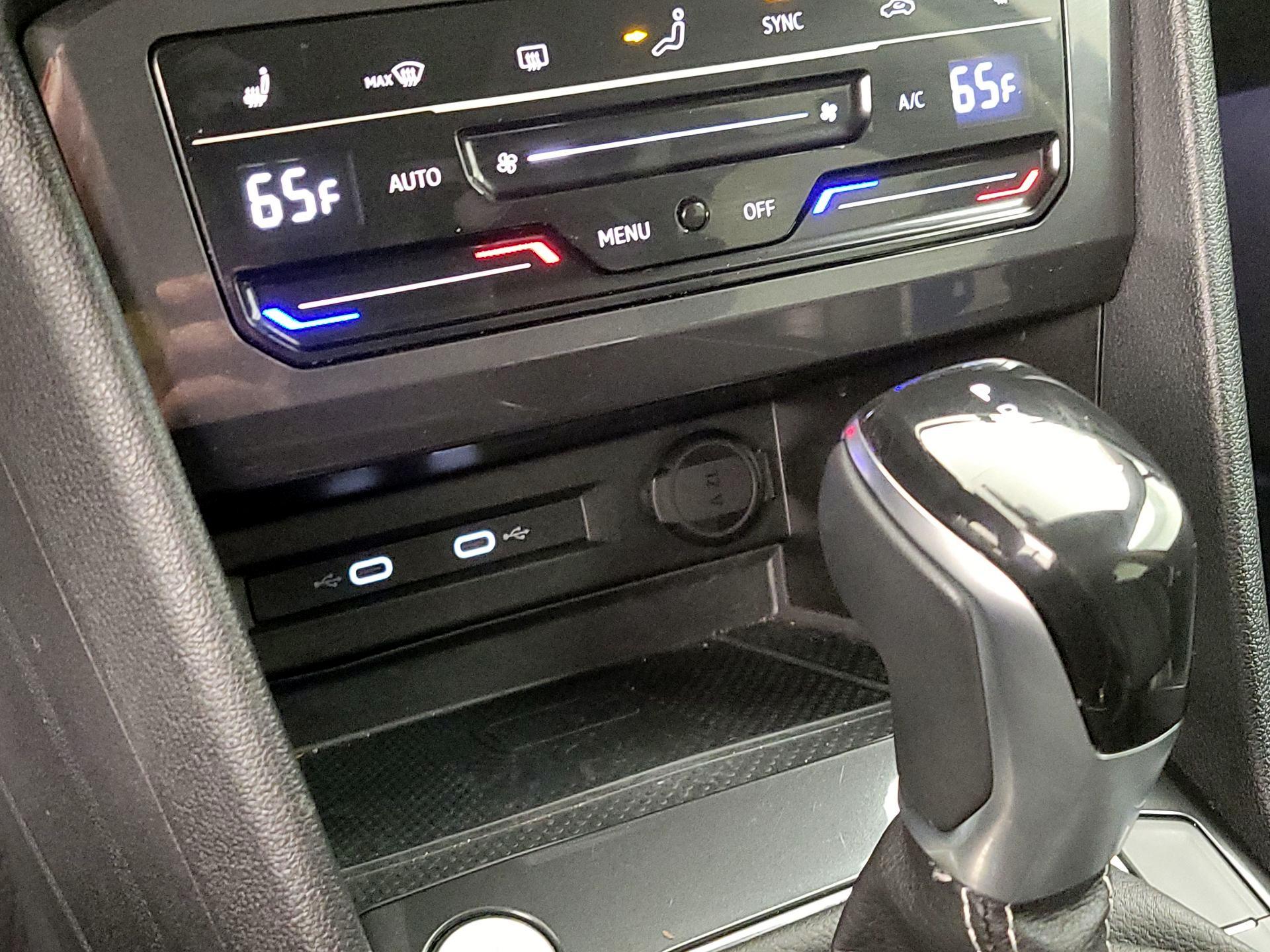 Thumbnail: 2023 Volkswagen Tiguan - 18