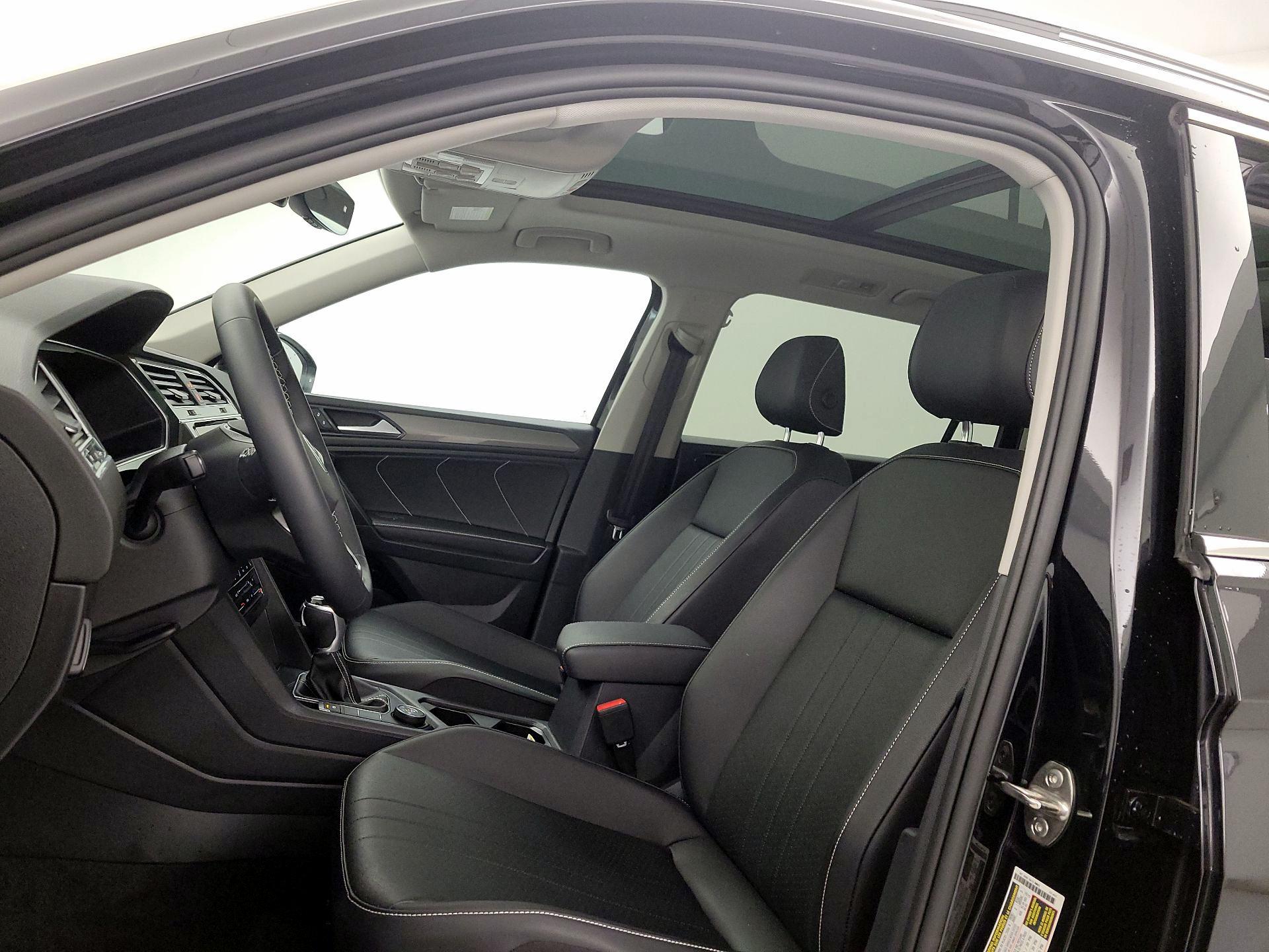 Thumbnail: 2023 Volkswagen Tiguan - 19