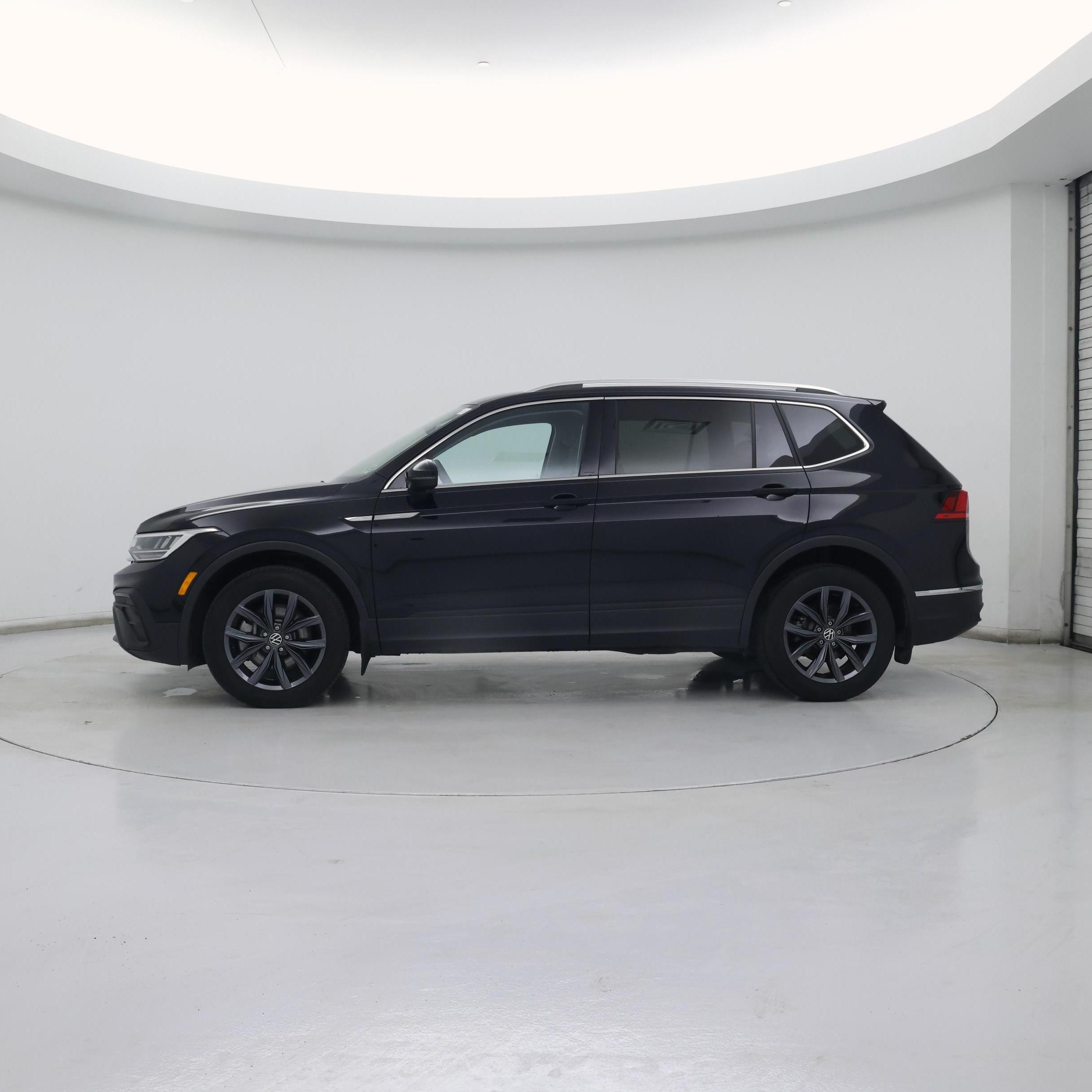 Thumbnail: 2023 Volkswagen Tiguan - 3