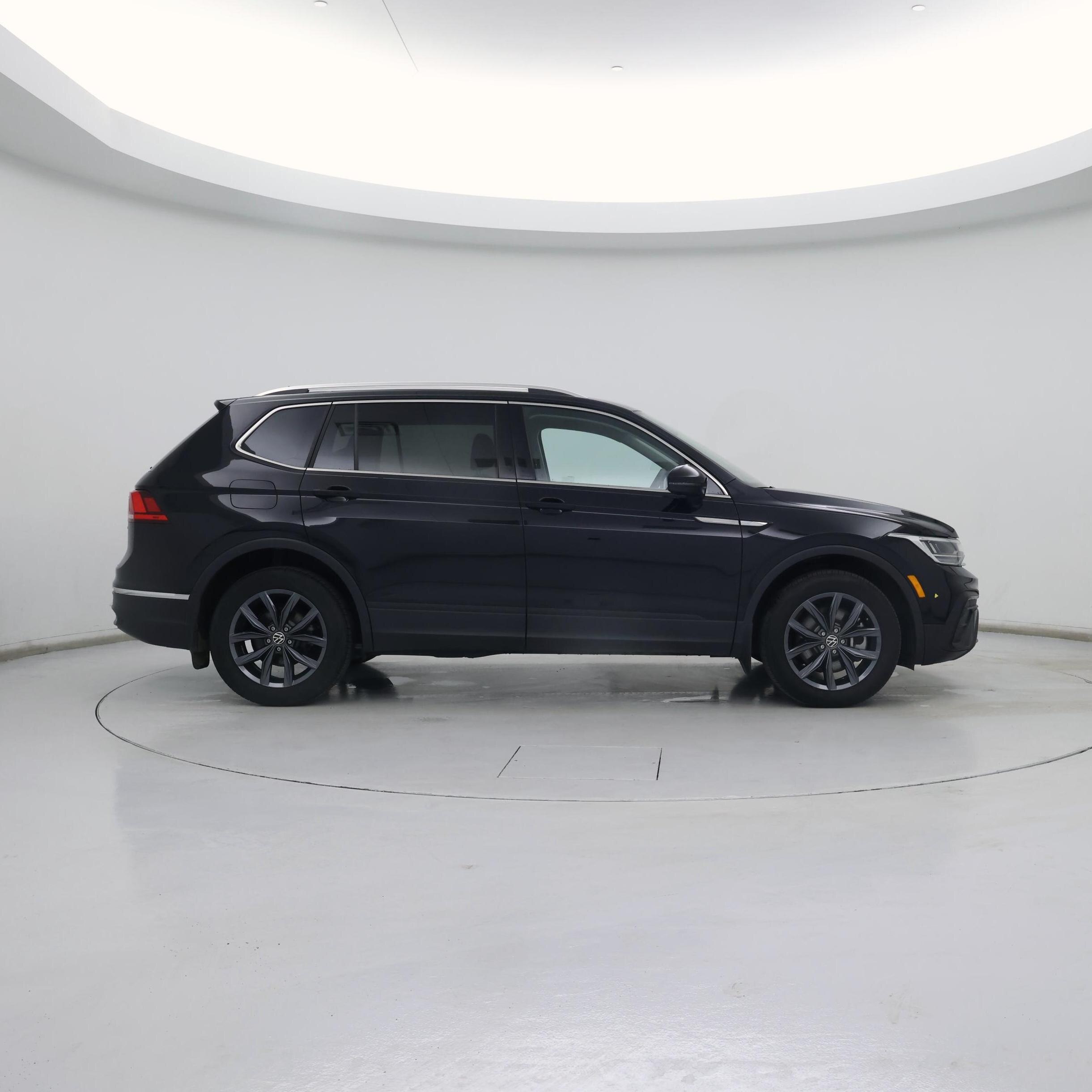 Thumbnail: 2023 Volkswagen Tiguan - 7