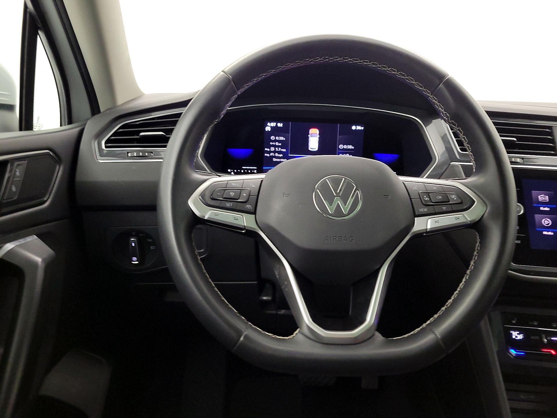 Thumbnail: 2022 Volkswagen Tiguan - 10