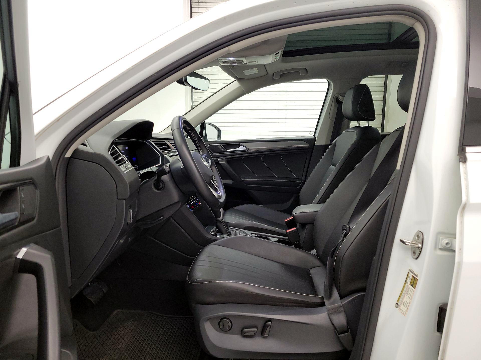 Thumbnail: 2022 Volkswagen Tiguan - 11