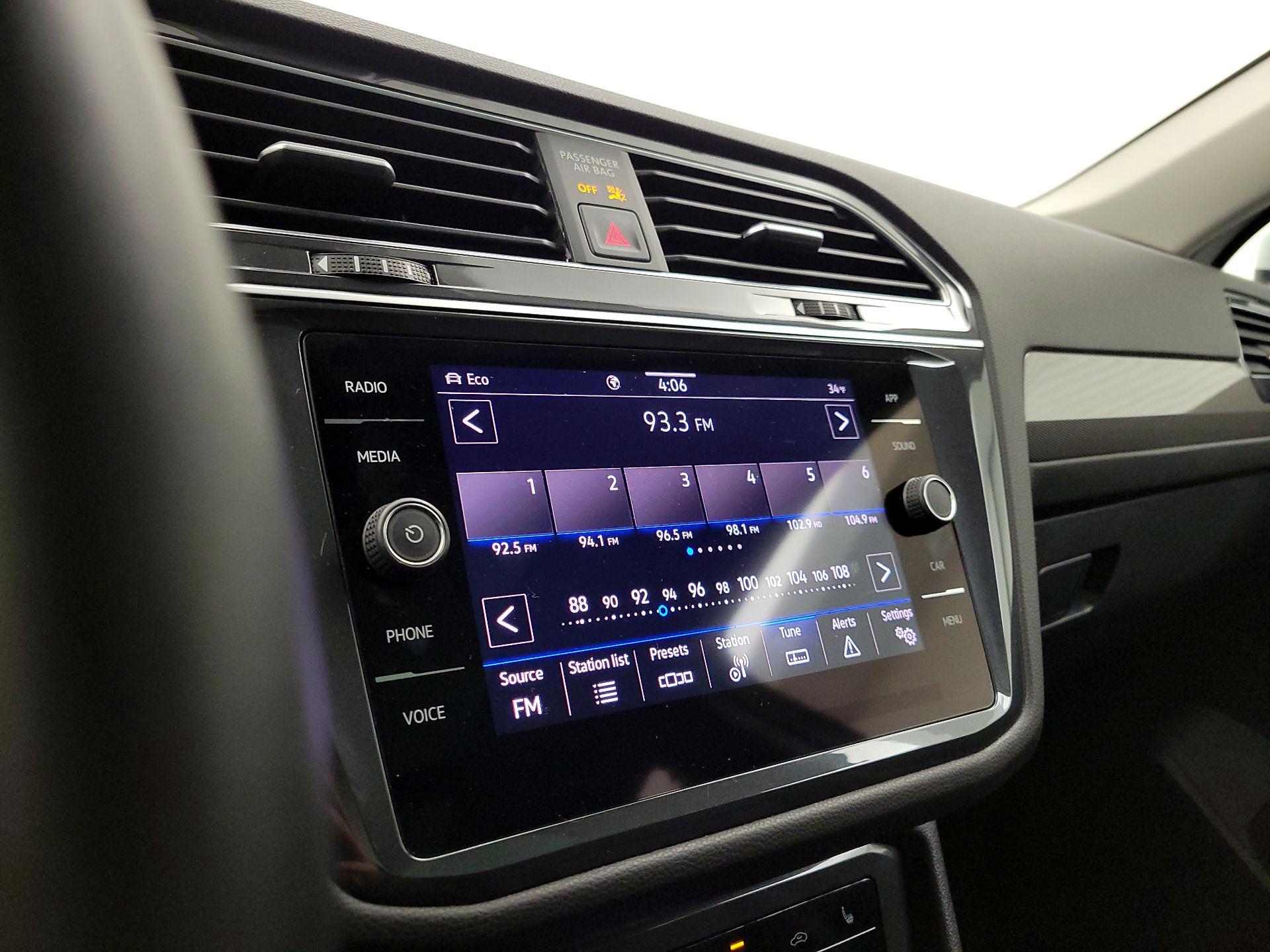 Thumbnail: 2022 Volkswagen Tiguan - 15