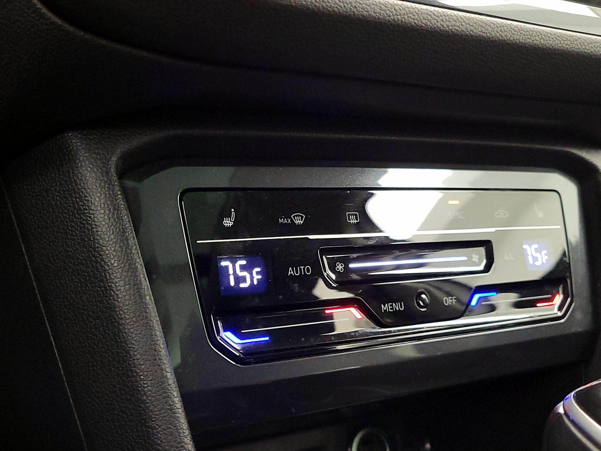 Thumbnail: 2022 Volkswagen Tiguan - 16