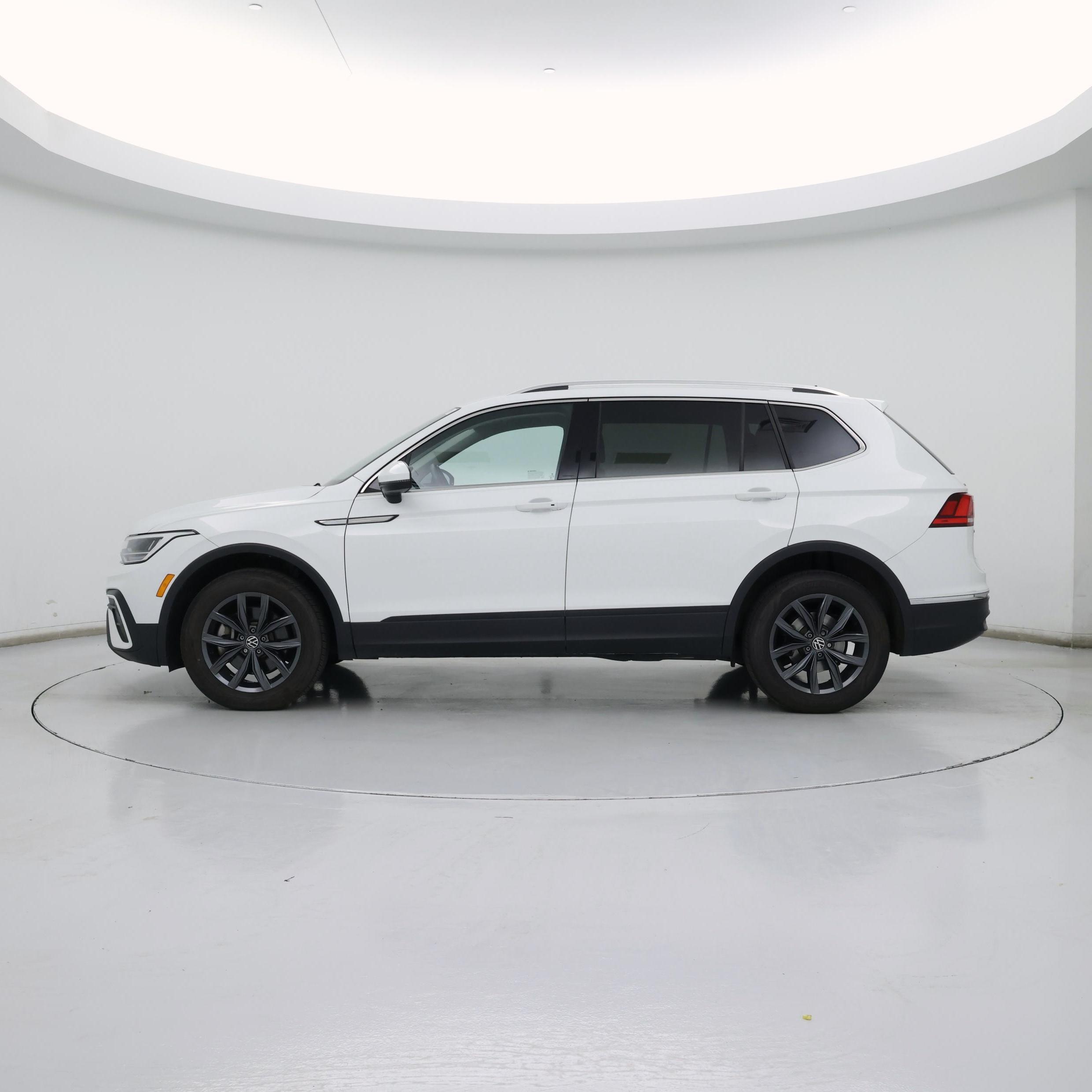 Thumbnail: 2022 Volkswagen Tiguan - 3