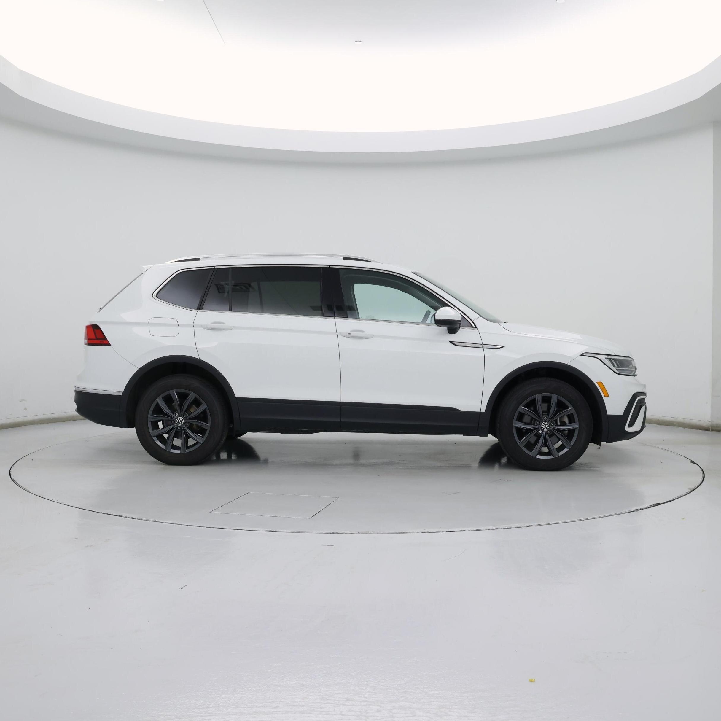 Thumbnail: 2022 Volkswagen Tiguan - 7