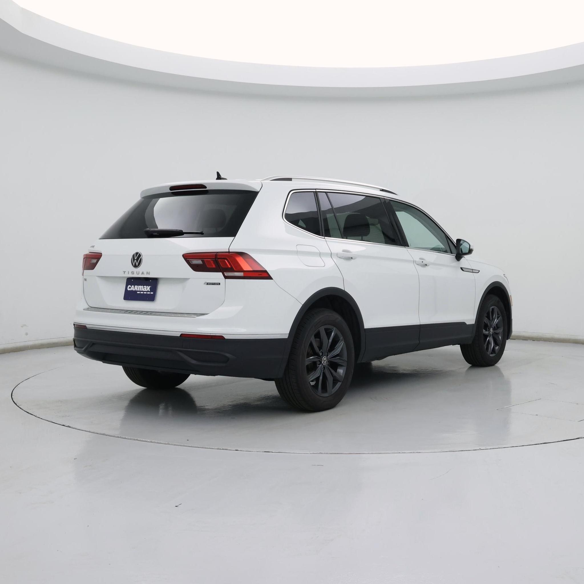 Thumbnail: 2022 Volkswagen Tiguan - 8
