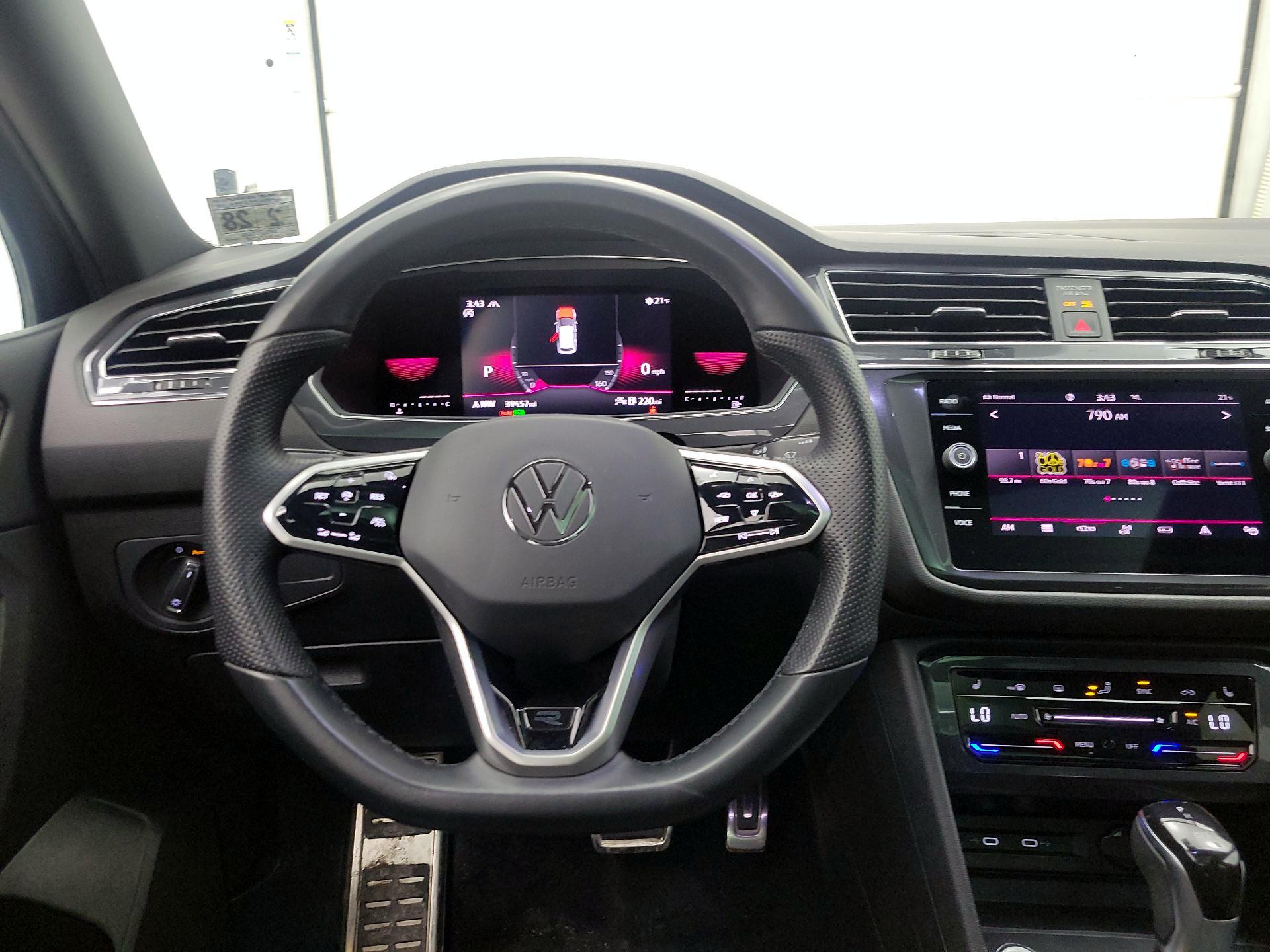 Thumbnail: 2023 Volkswagen Tiguan - 10