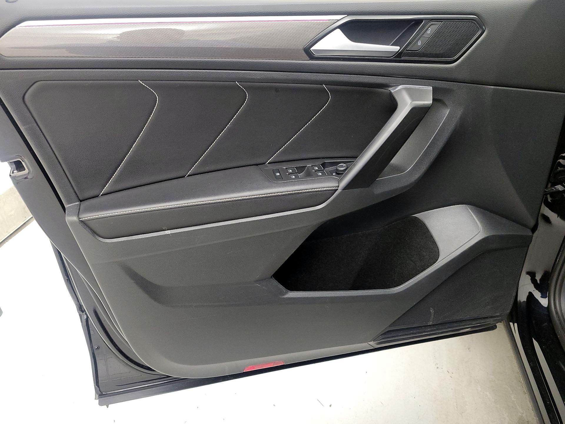 Thumbnail: 2023 Volkswagen Tiguan - 12