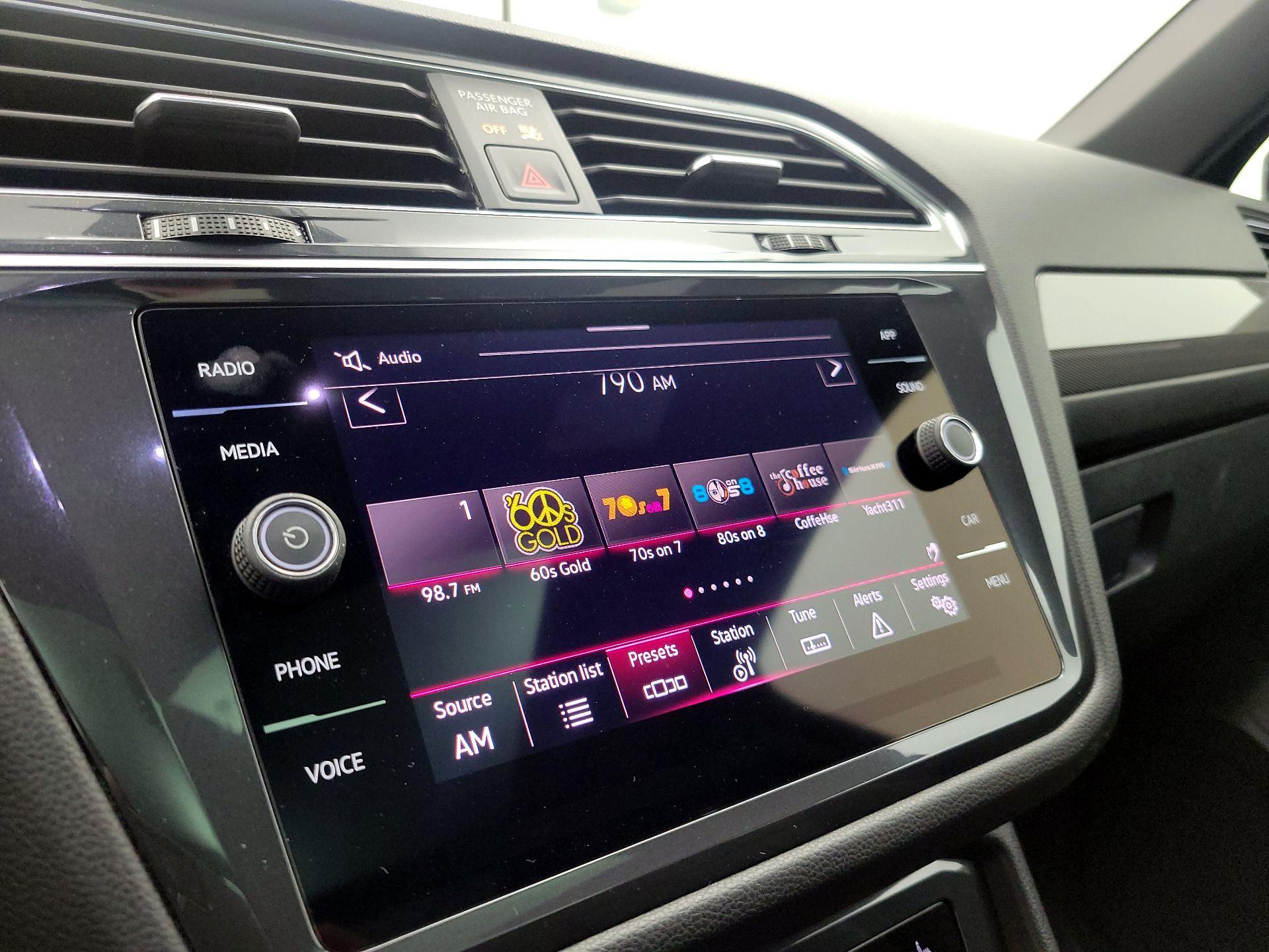 Thumbnail: 2023 Volkswagen Tiguan - 14