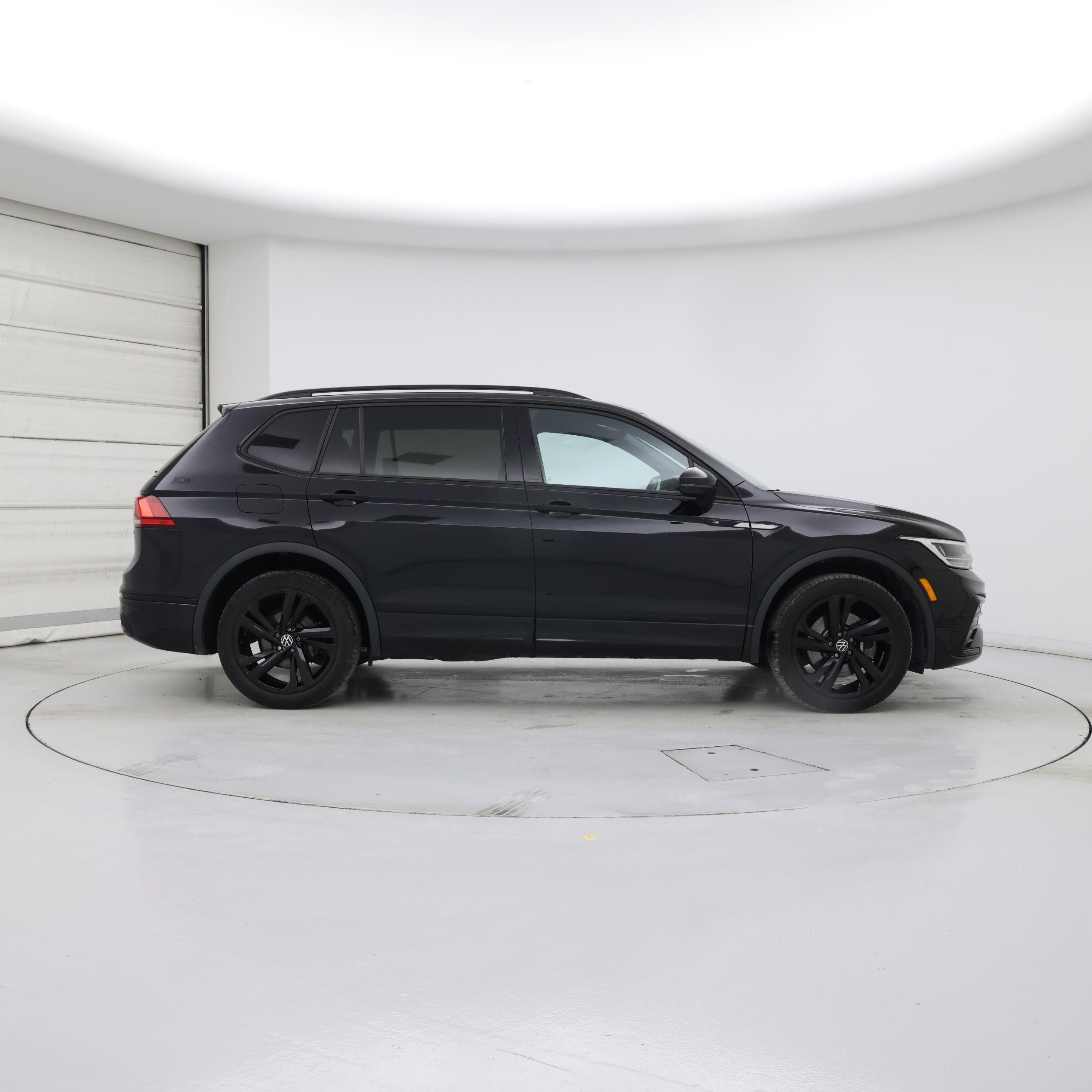 Thumbnail: 2023 Volkswagen Tiguan - 7