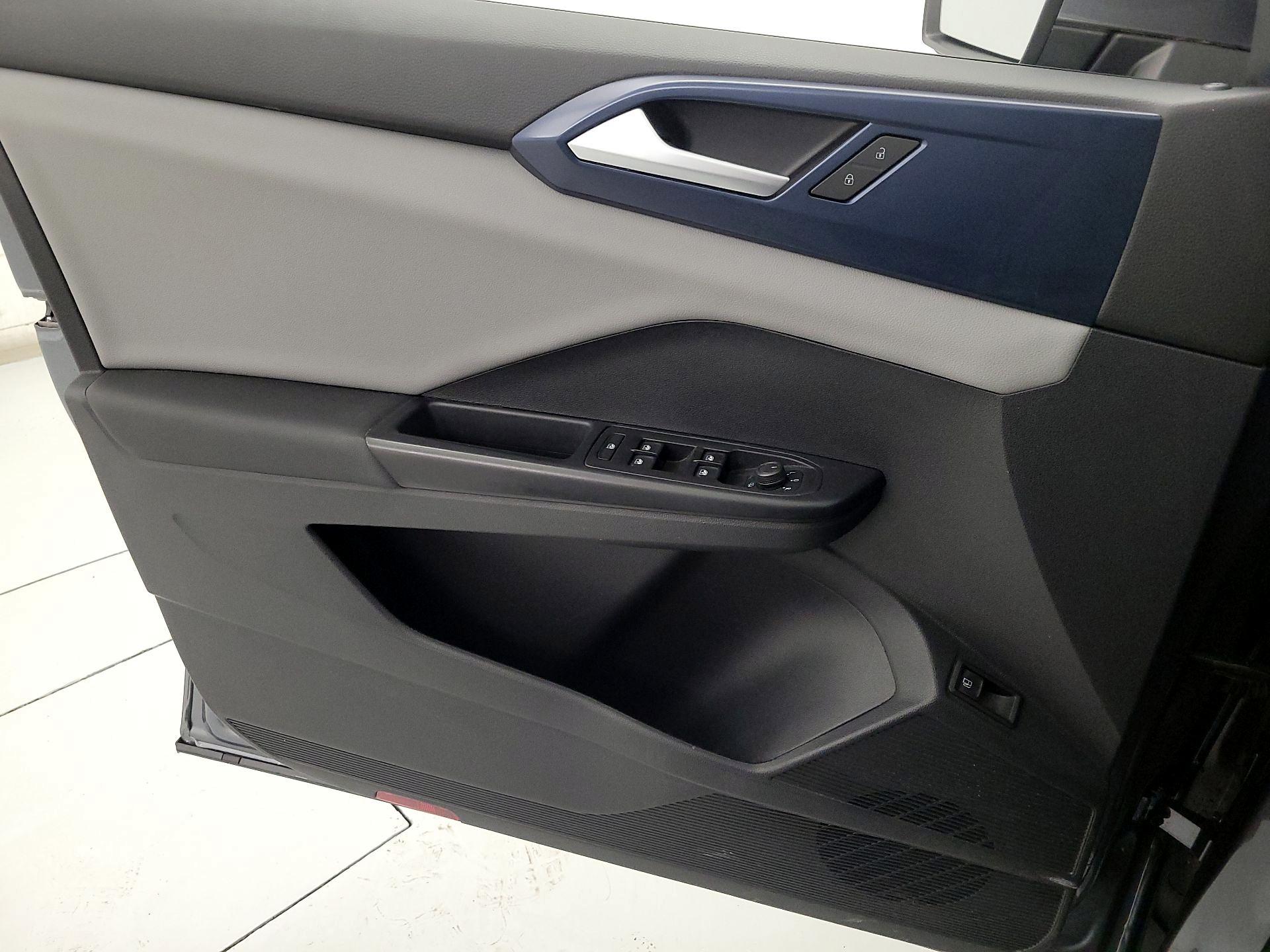 Thumbnail: 2022 Volkswagen Taos - 12