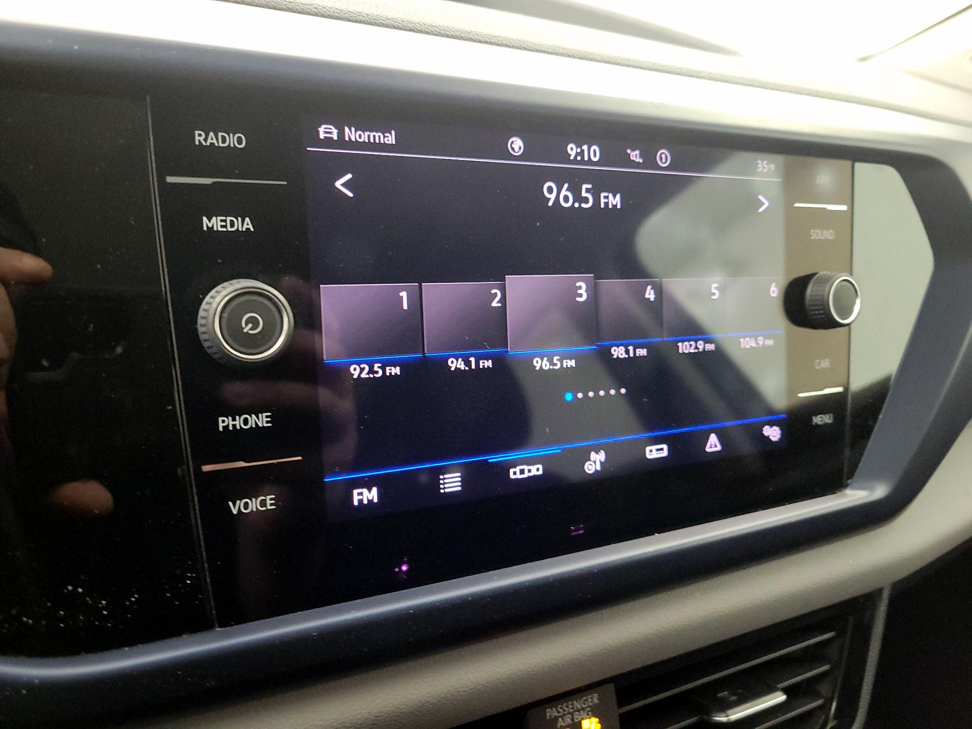 Thumbnail: 2022 Volkswagen Taos - 15