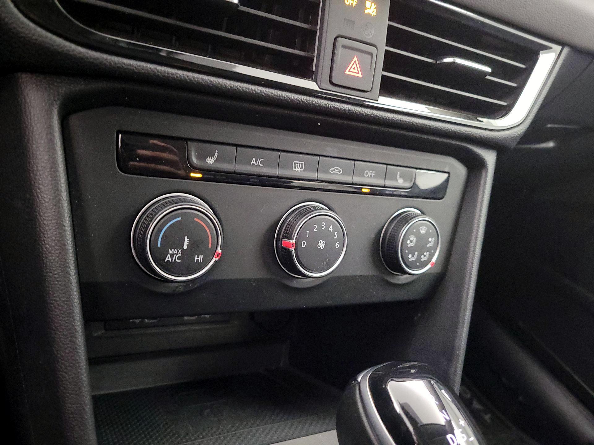 Thumbnail: 2022 Volkswagen Taos - 16