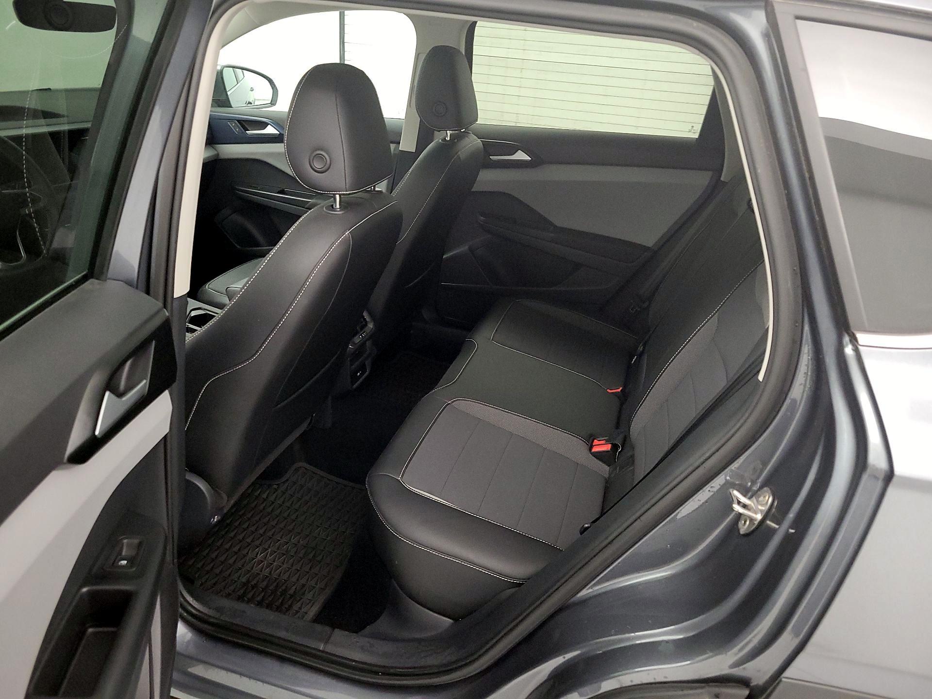 Thumbnail: 2022 Volkswagen Taos - 20