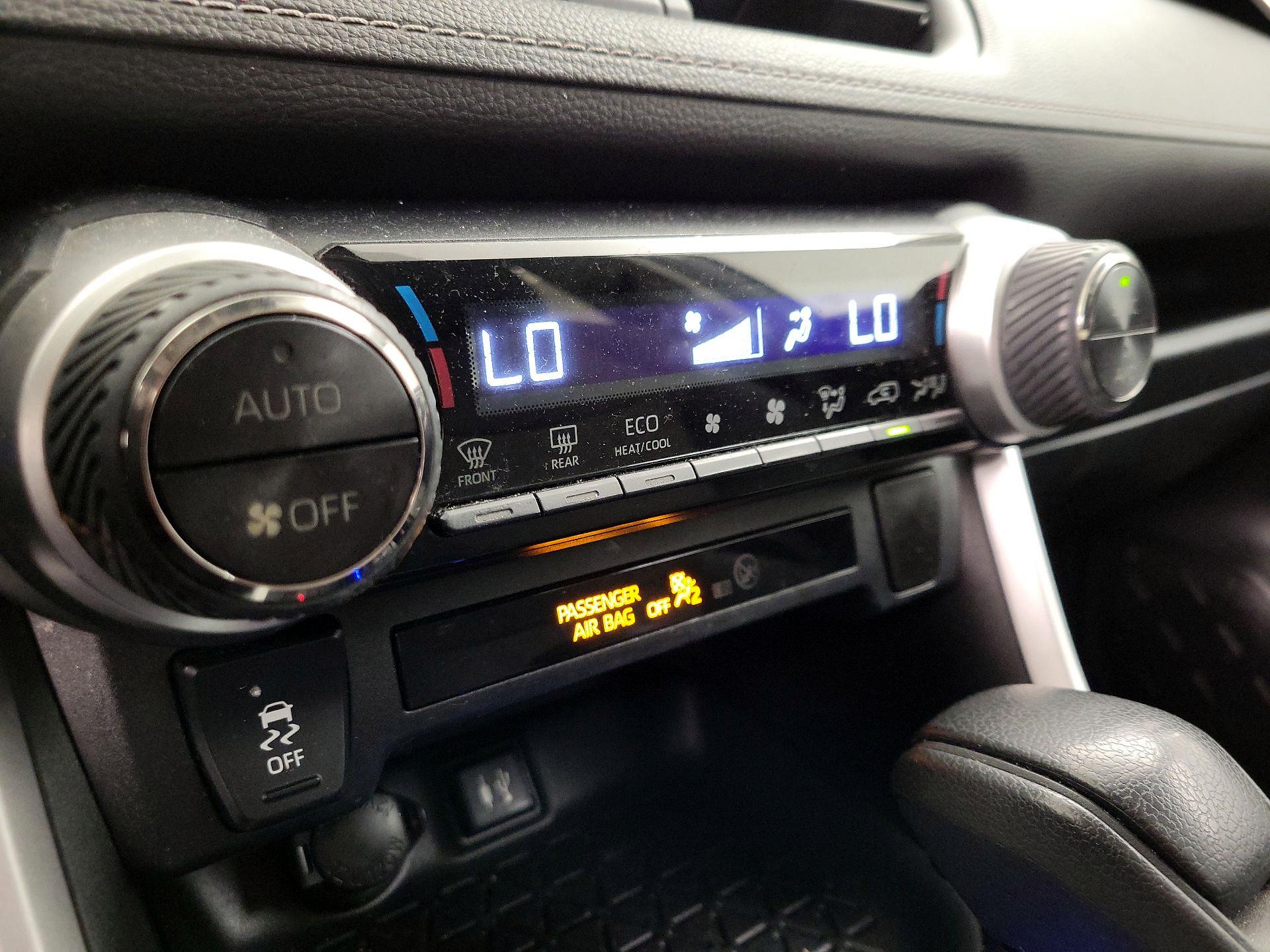 Thumbnail: 2019 Toyota RAV4 - 16