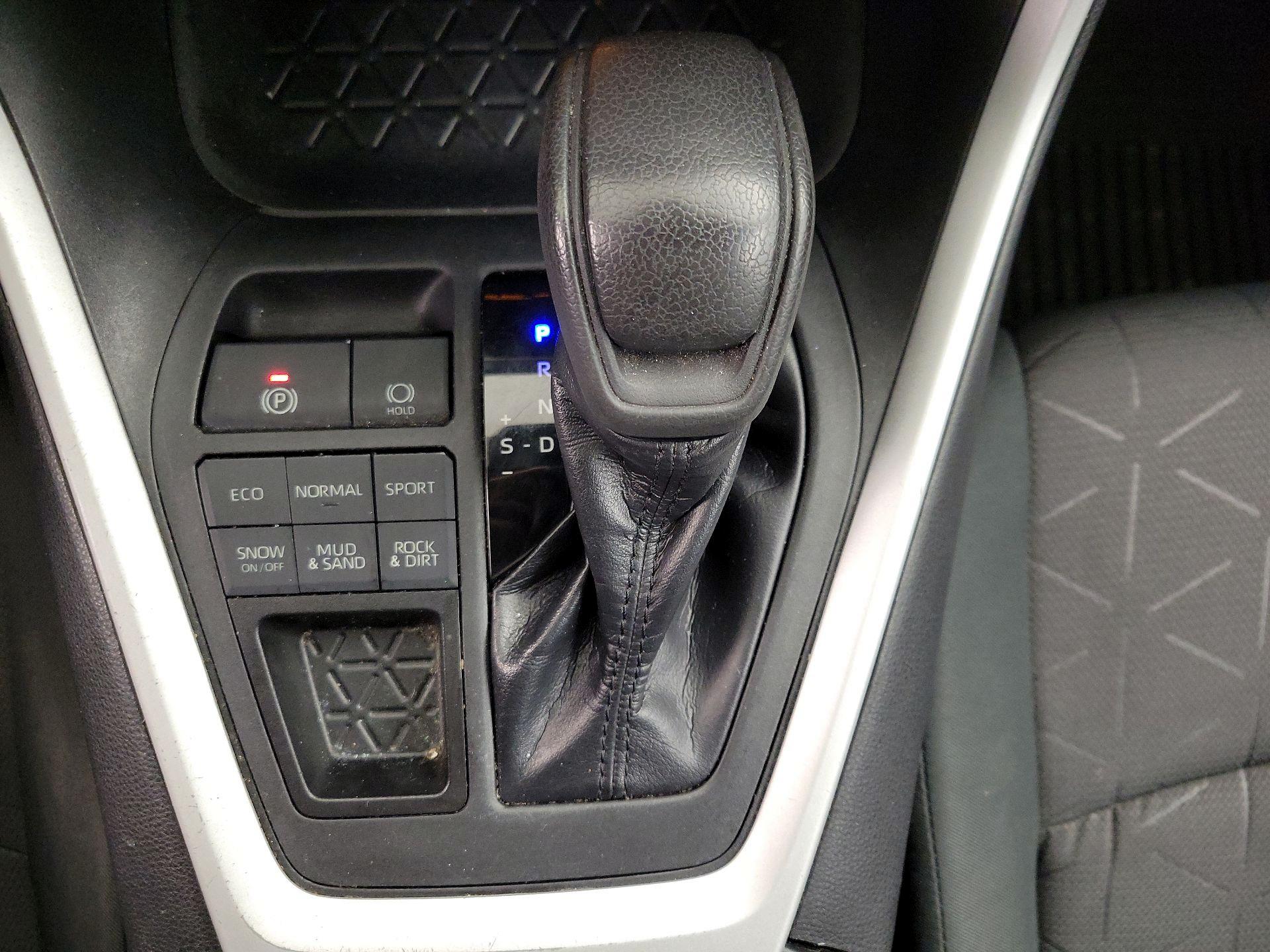 Thumbnail: 2019 Toyota RAV4 - 17