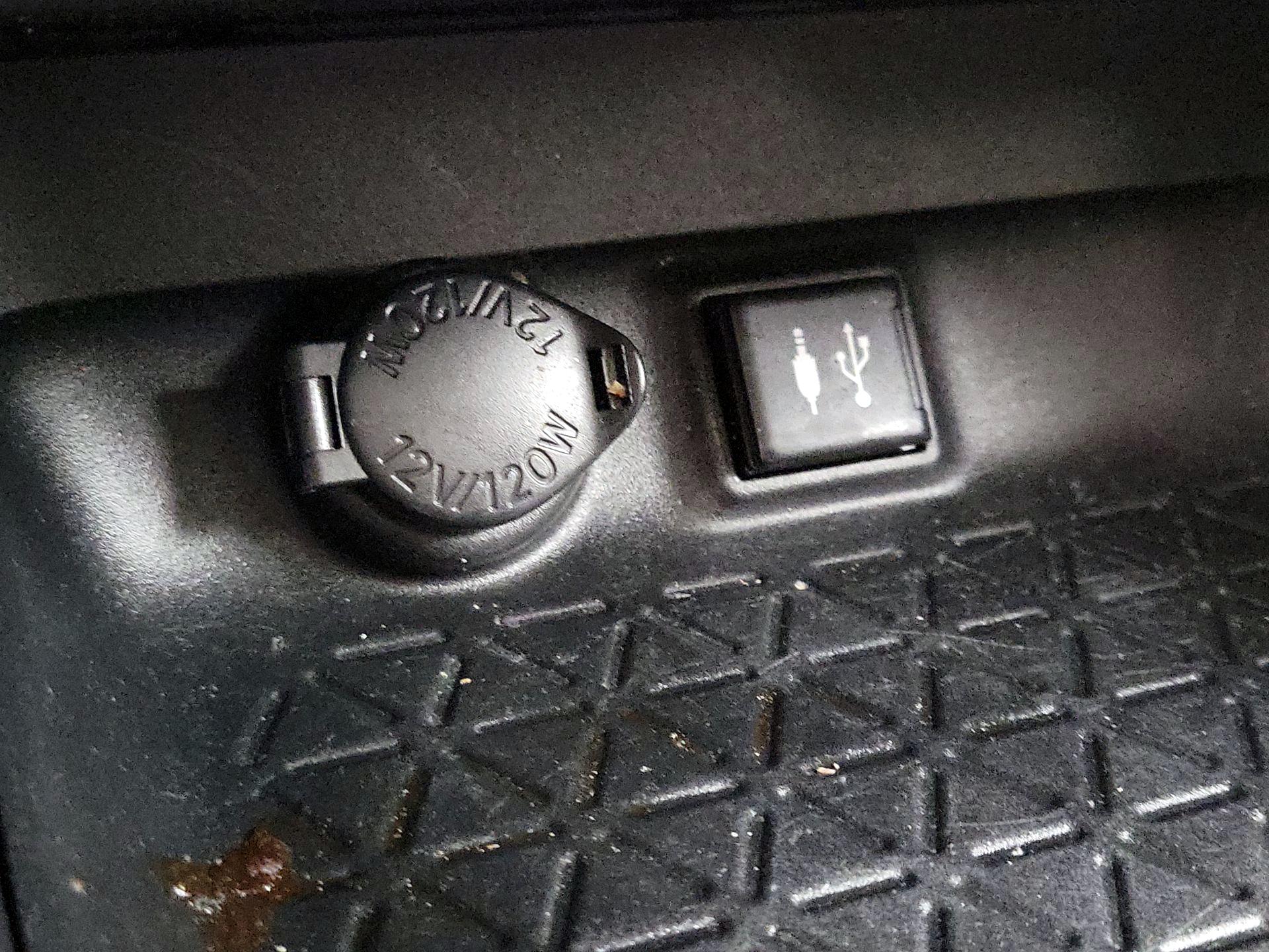 Thumbnail: 2019 Toyota RAV4 - 18