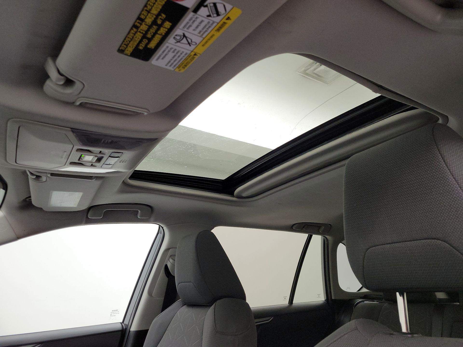 Thumbnail: 2019 Toyota RAV4 - 19