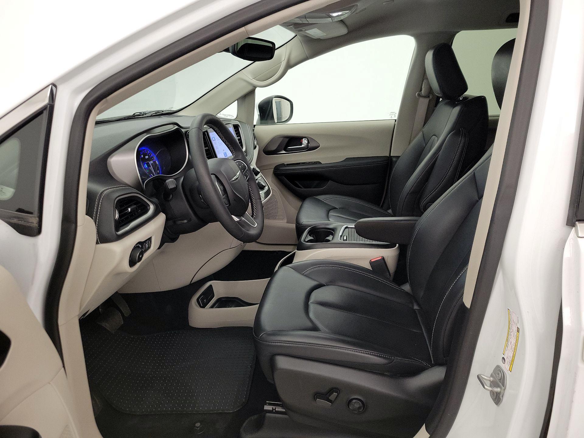 Thumbnail: 2023 Chrysler Pacifica - 11