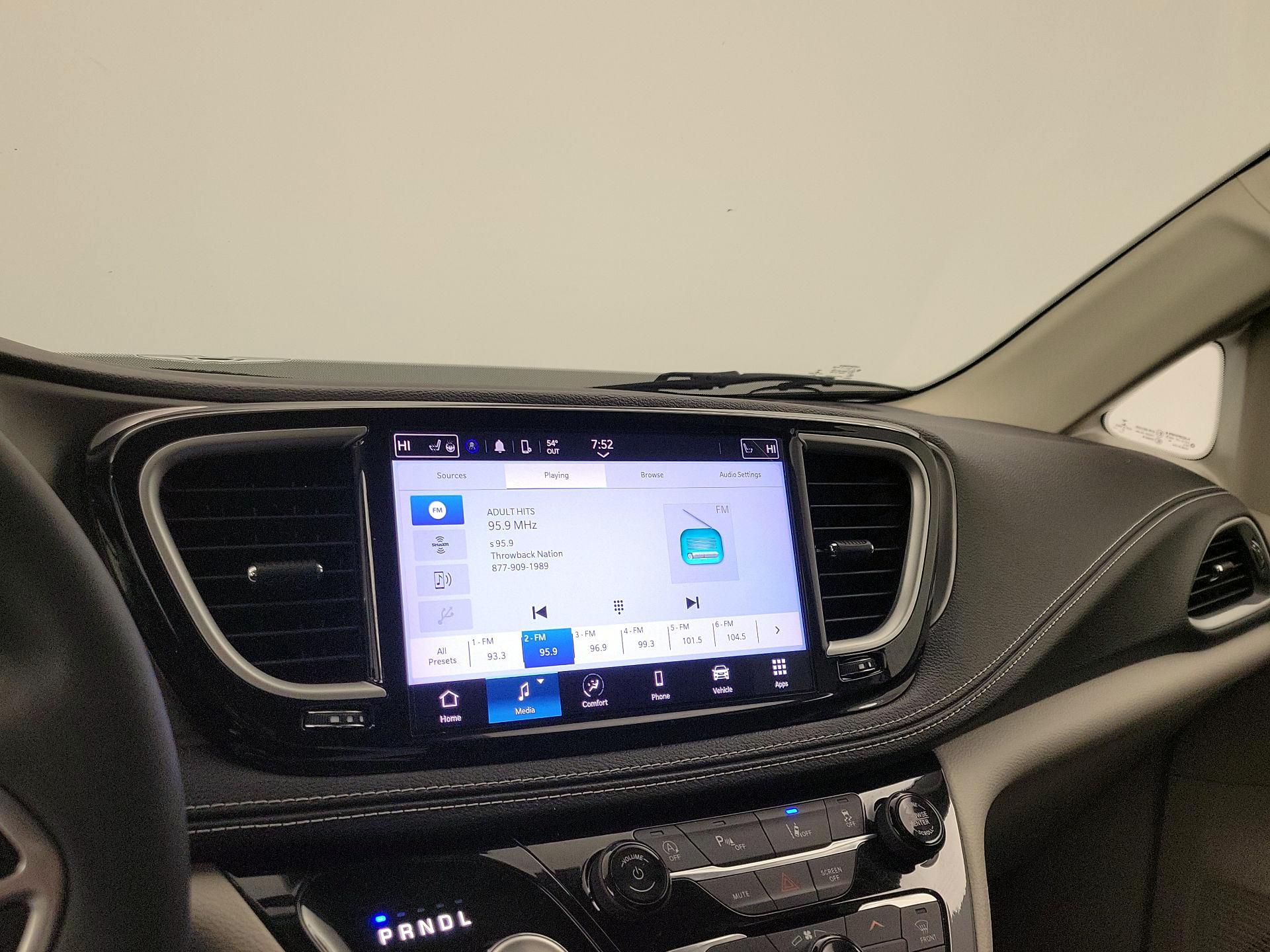 Thumbnail: 2023 Chrysler Pacifica - 15