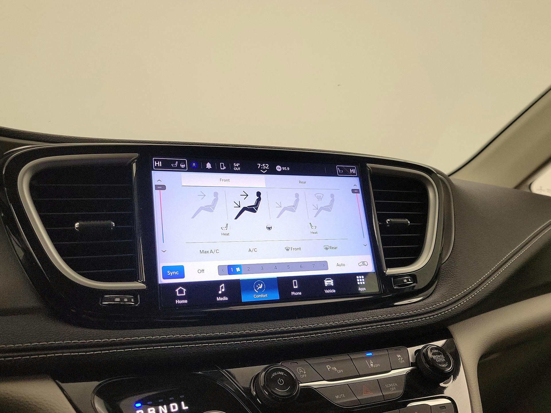 Thumbnail: 2023 Chrysler Pacifica - 16