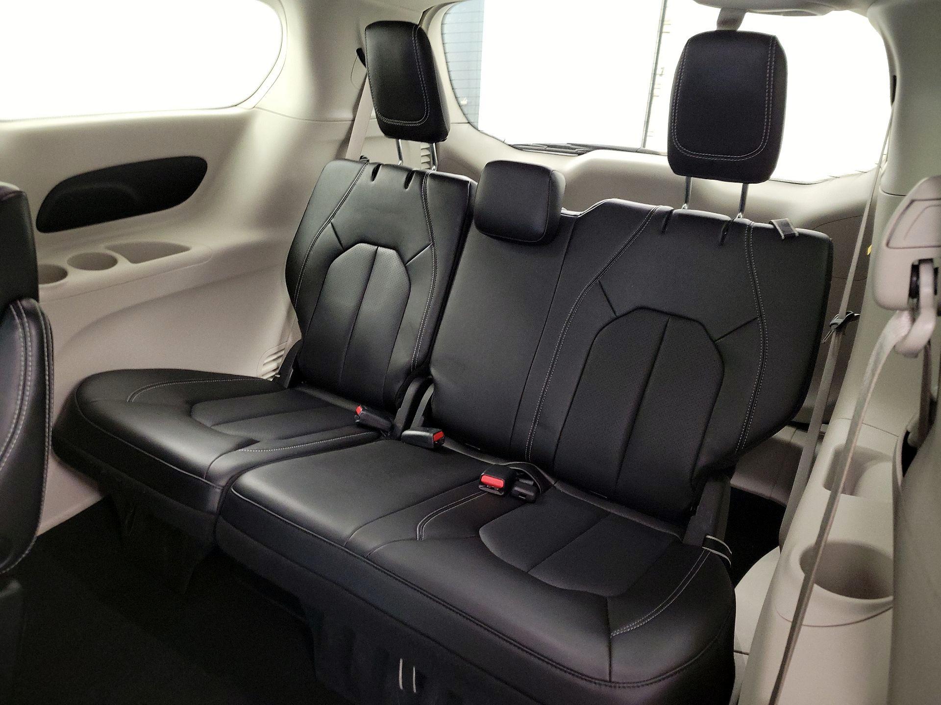 Thumbnail: 2023 Chrysler Pacifica - 20