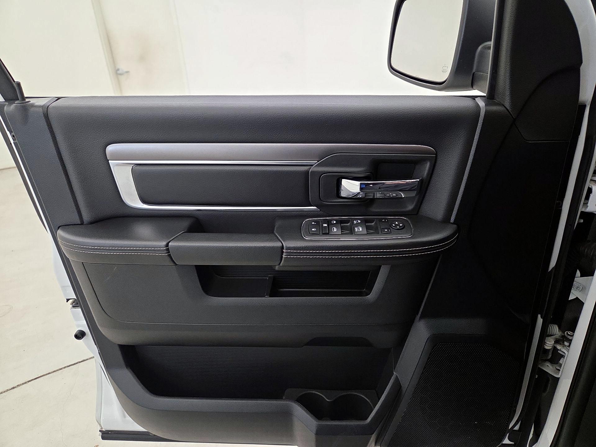 Thumbnail: 2022 RAM 1500 Classic - 12