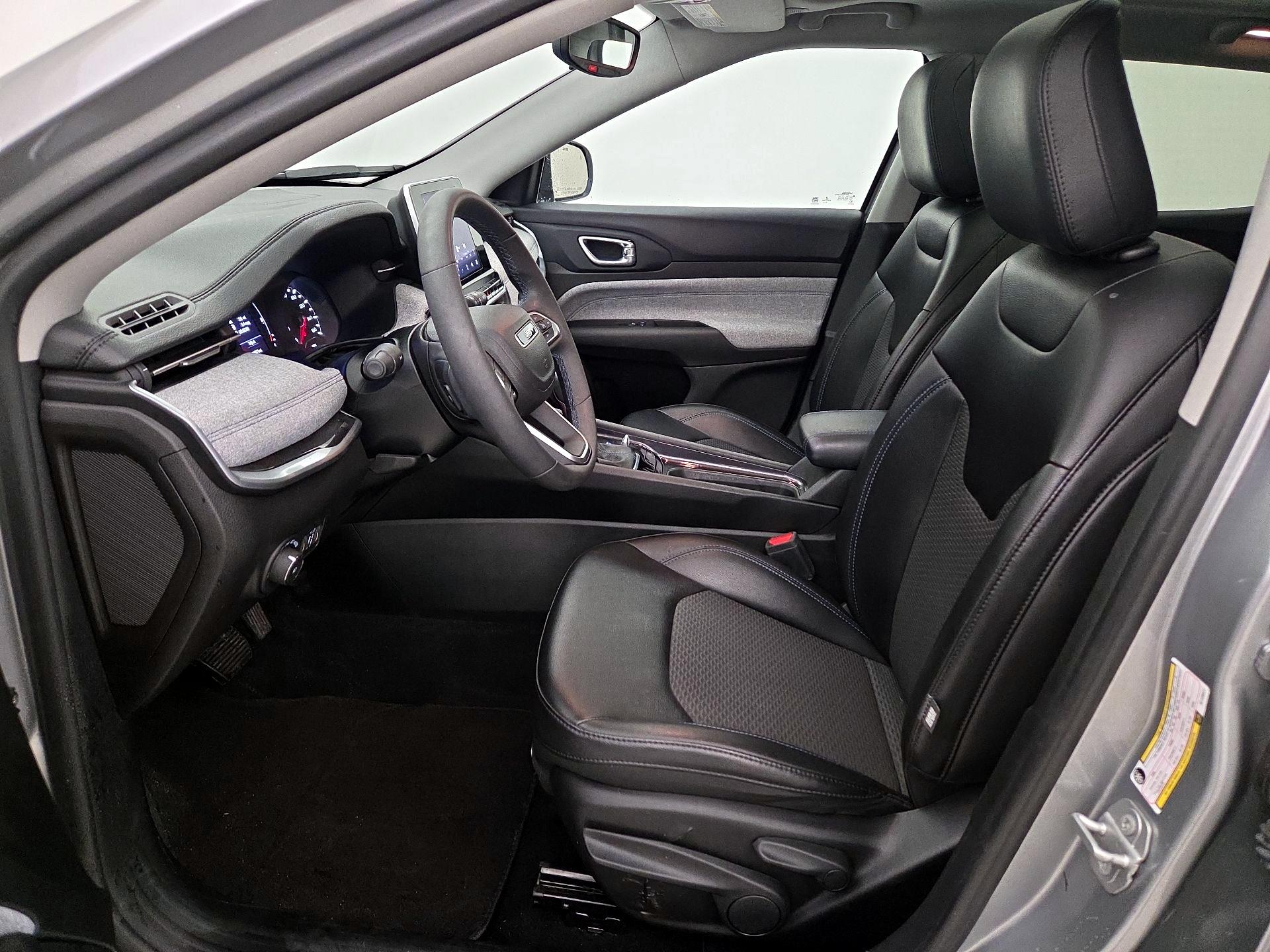 Thumbnail: 2022 Jeep Compass - 11