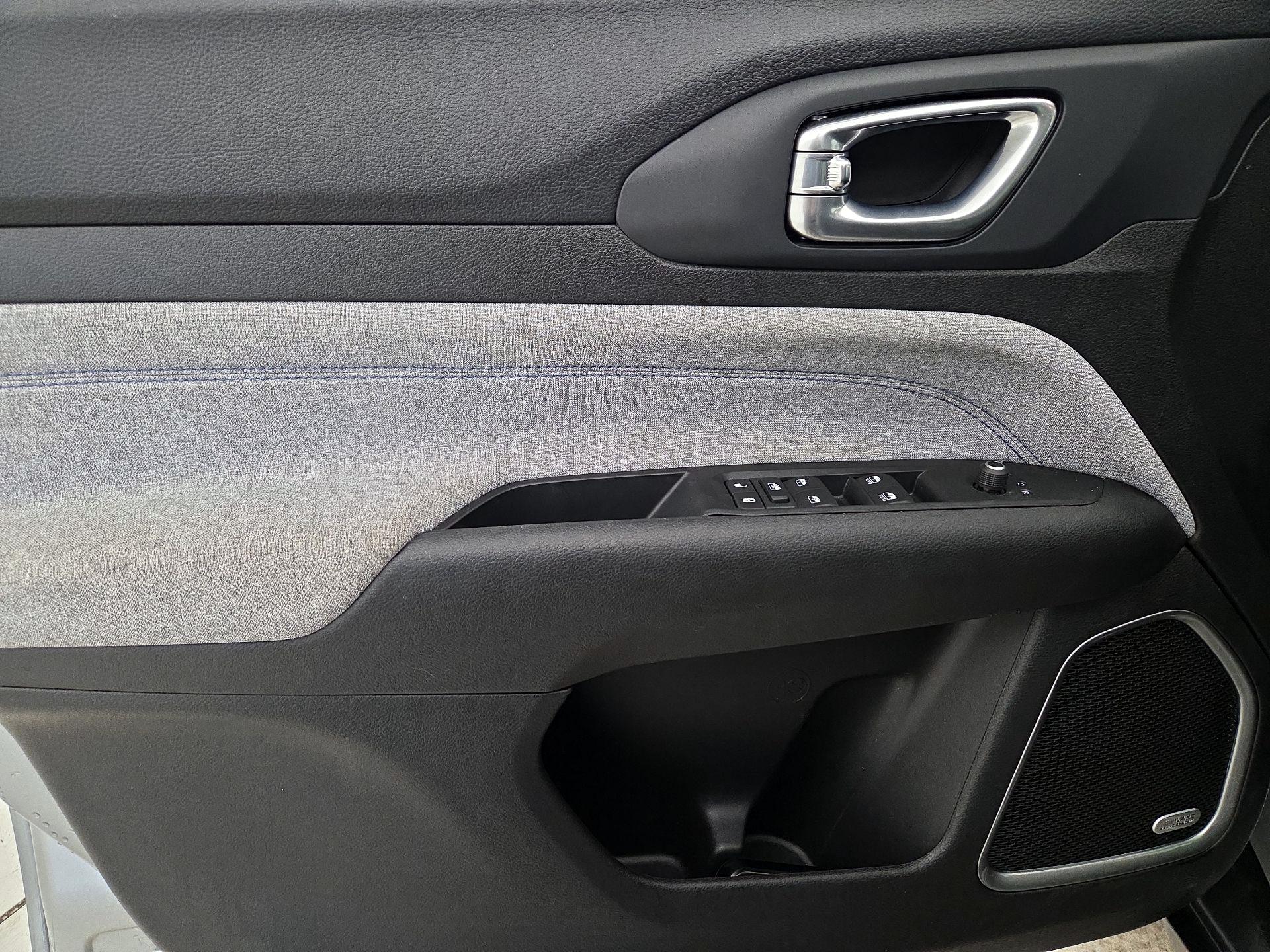 Thumbnail: 2022 Jeep Compass - 12