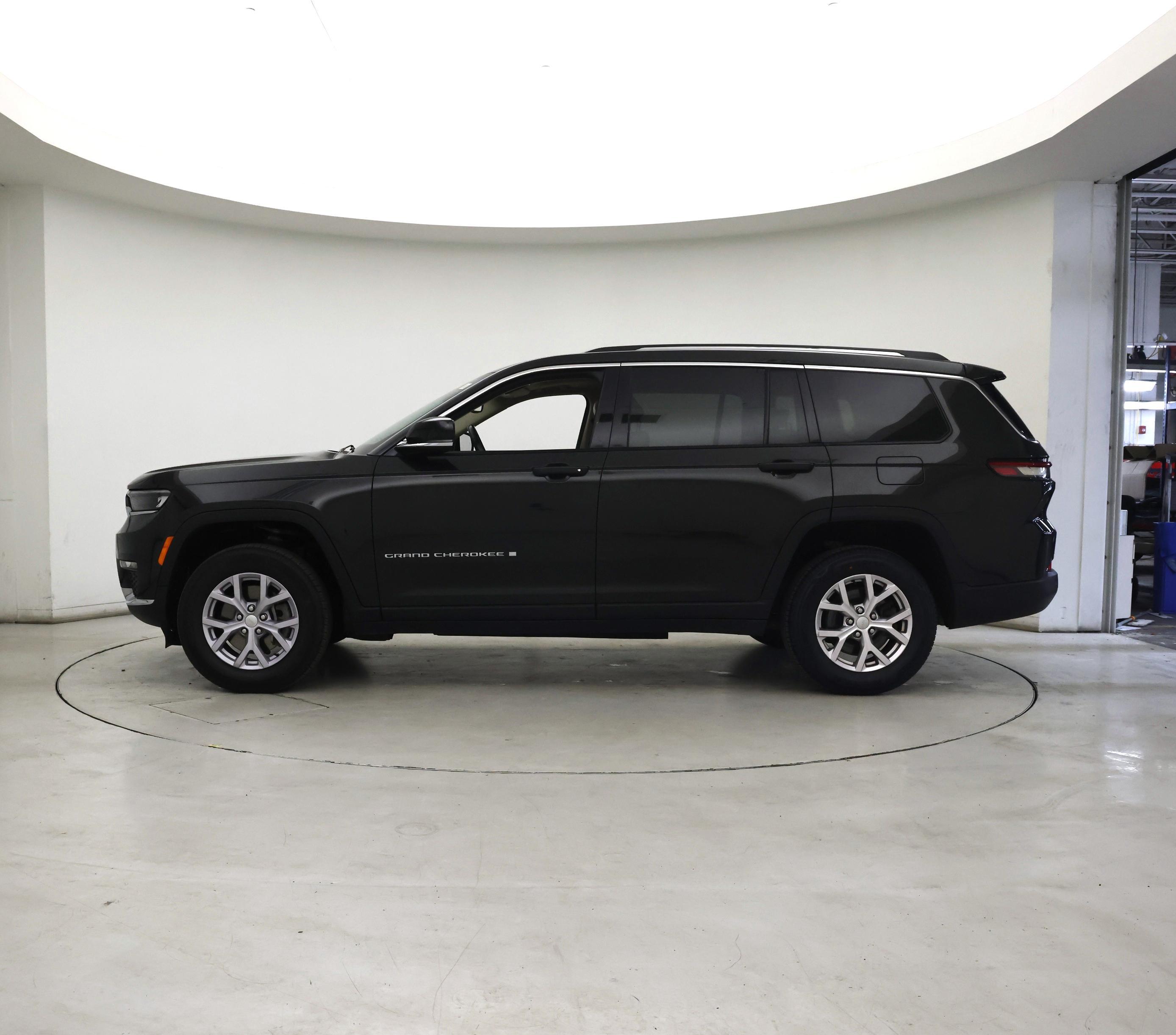 Thumbnail: 2022 Jeep Grand Cherokee L - 3