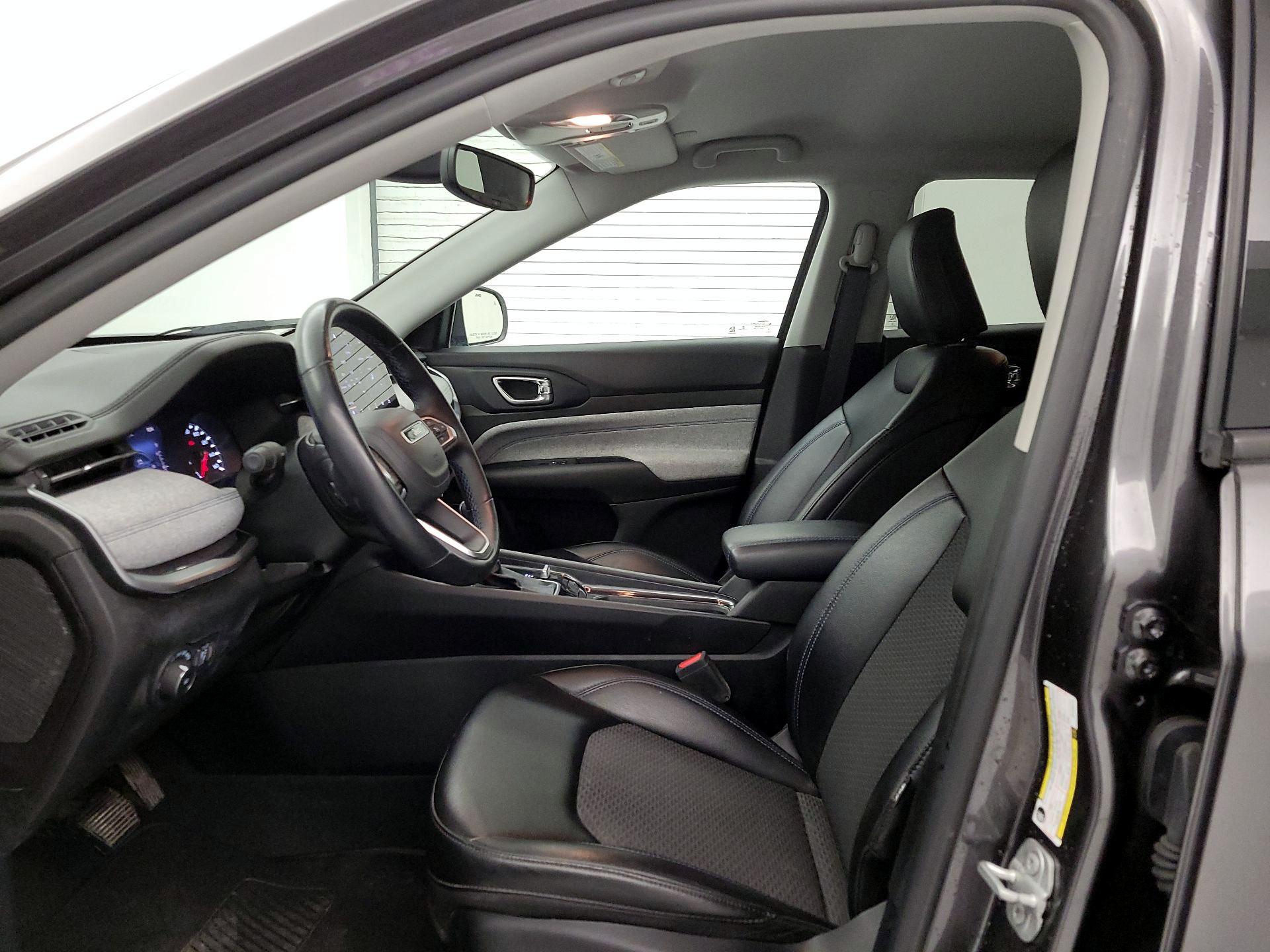 Thumbnail: 2022 Jeep Compass - 11