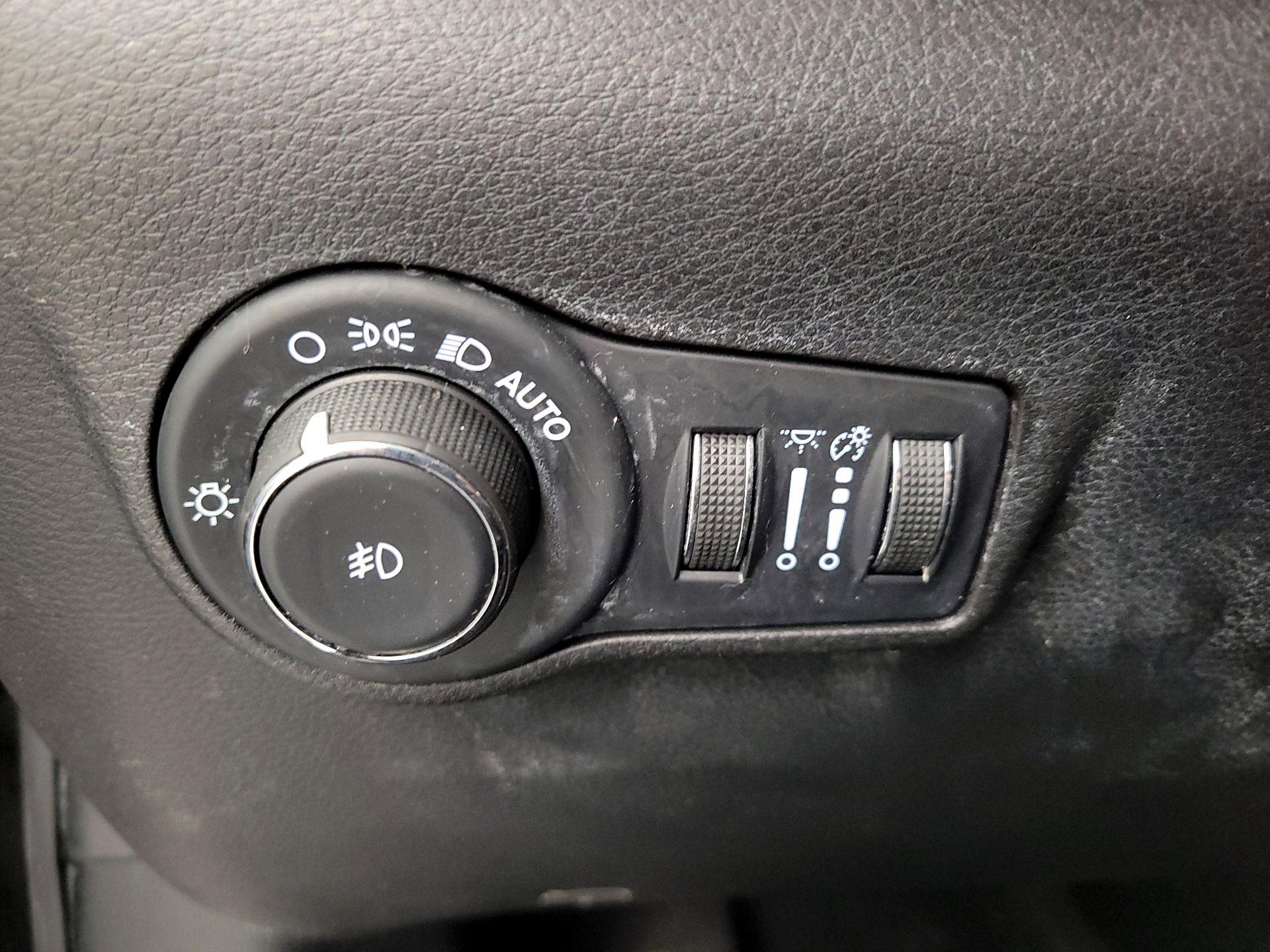 Thumbnail: 2022 Jeep Compass - 13