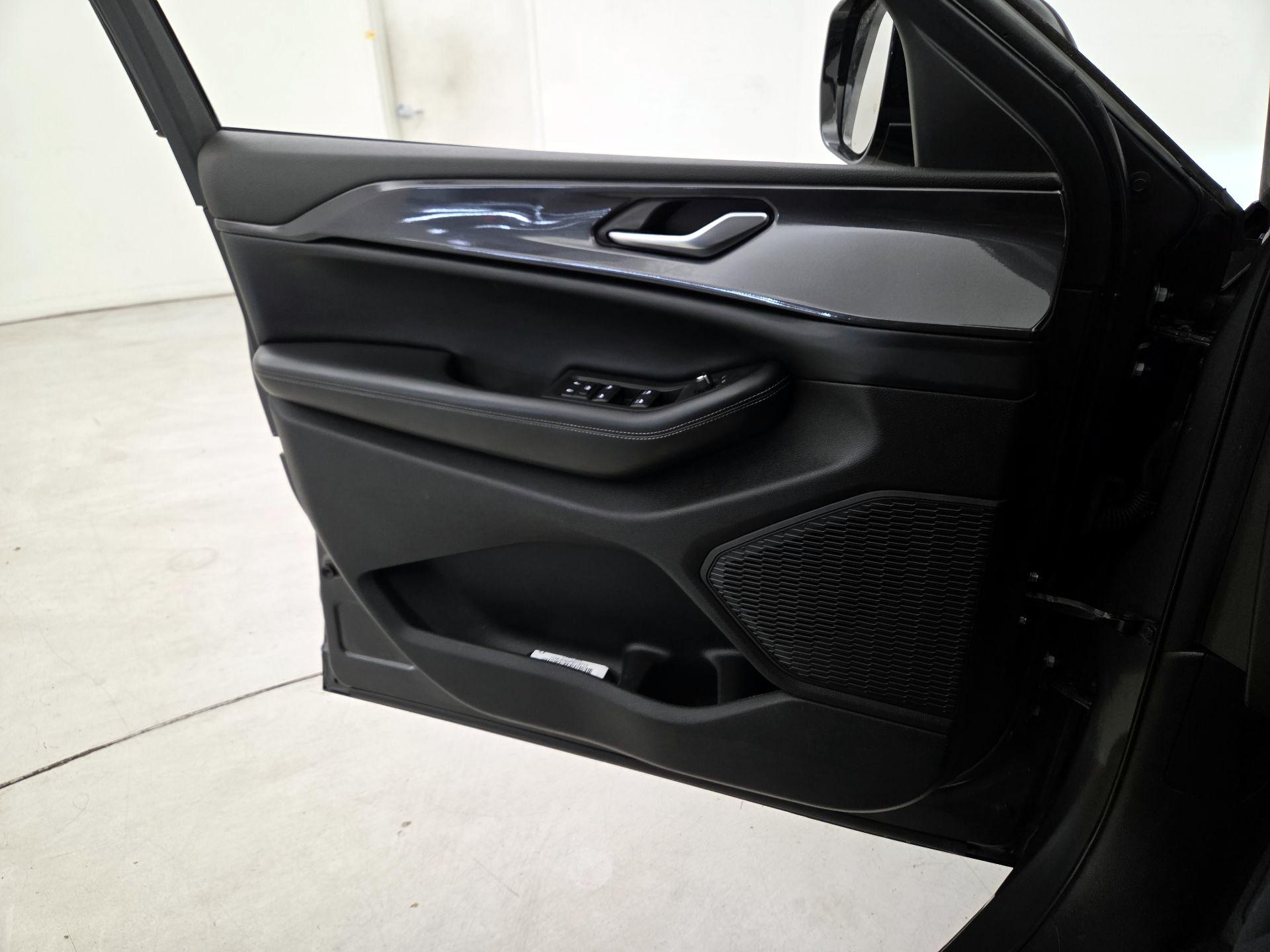 Thumbnail: 2023 Jeep Grand Cherokee L - 12