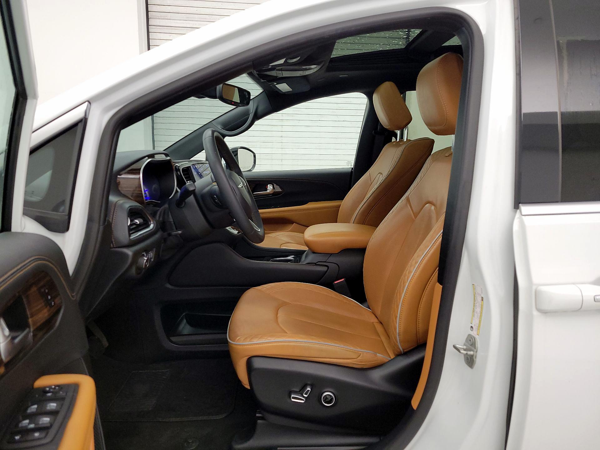 Thumbnail: 2023 Chrysler Pacifica - 11