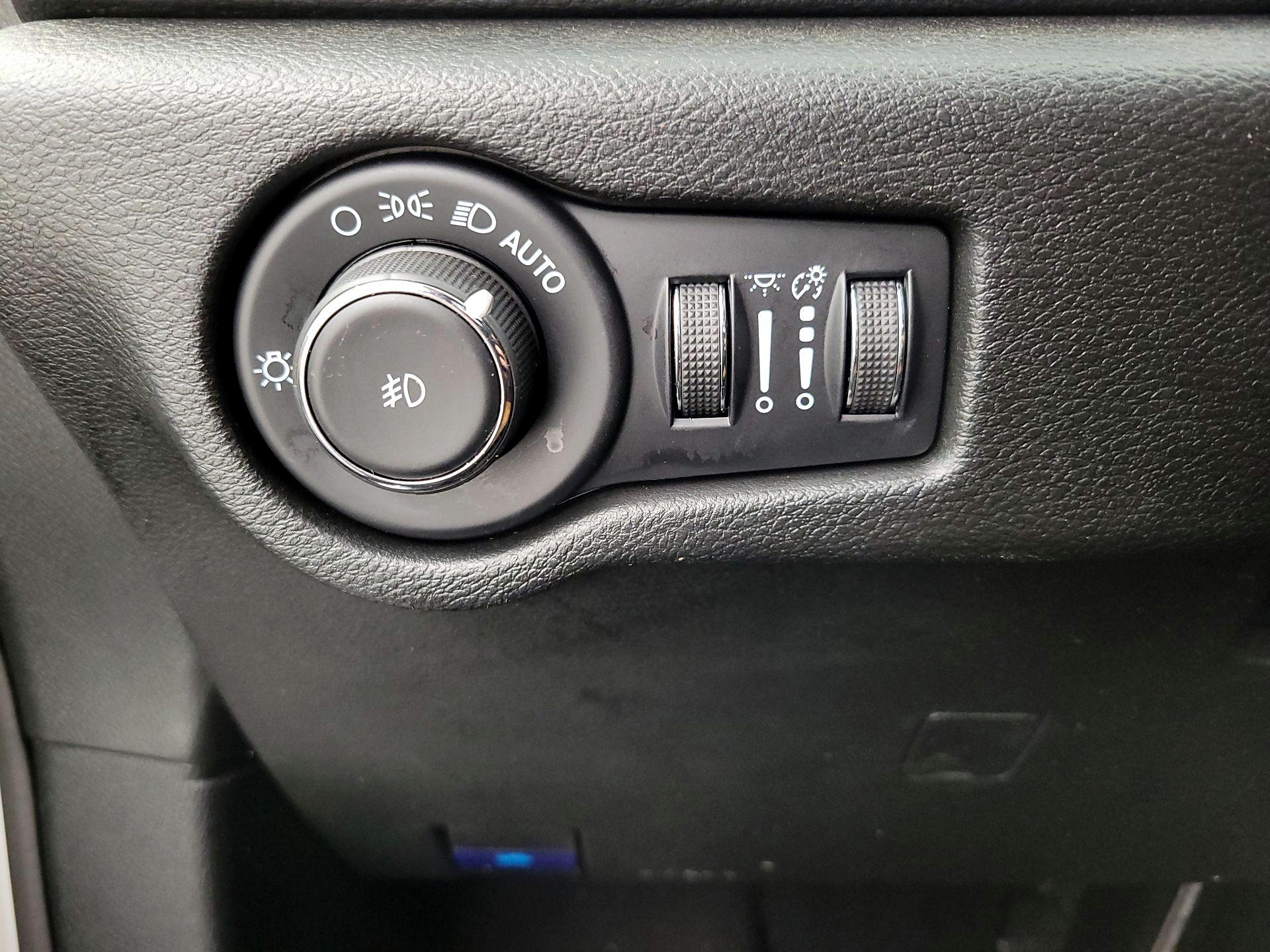 Thumbnail: 2023 Chrysler Pacifica - 13