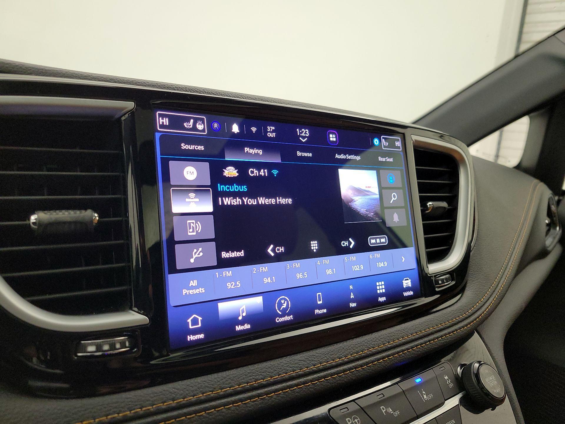 Thumbnail: 2023 Chrysler Pacifica - 16