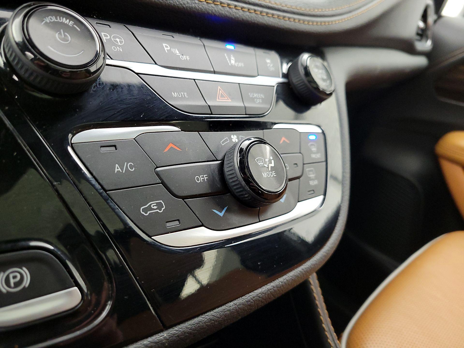 Thumbnail: 2023 Chrysler Pacifica - 17