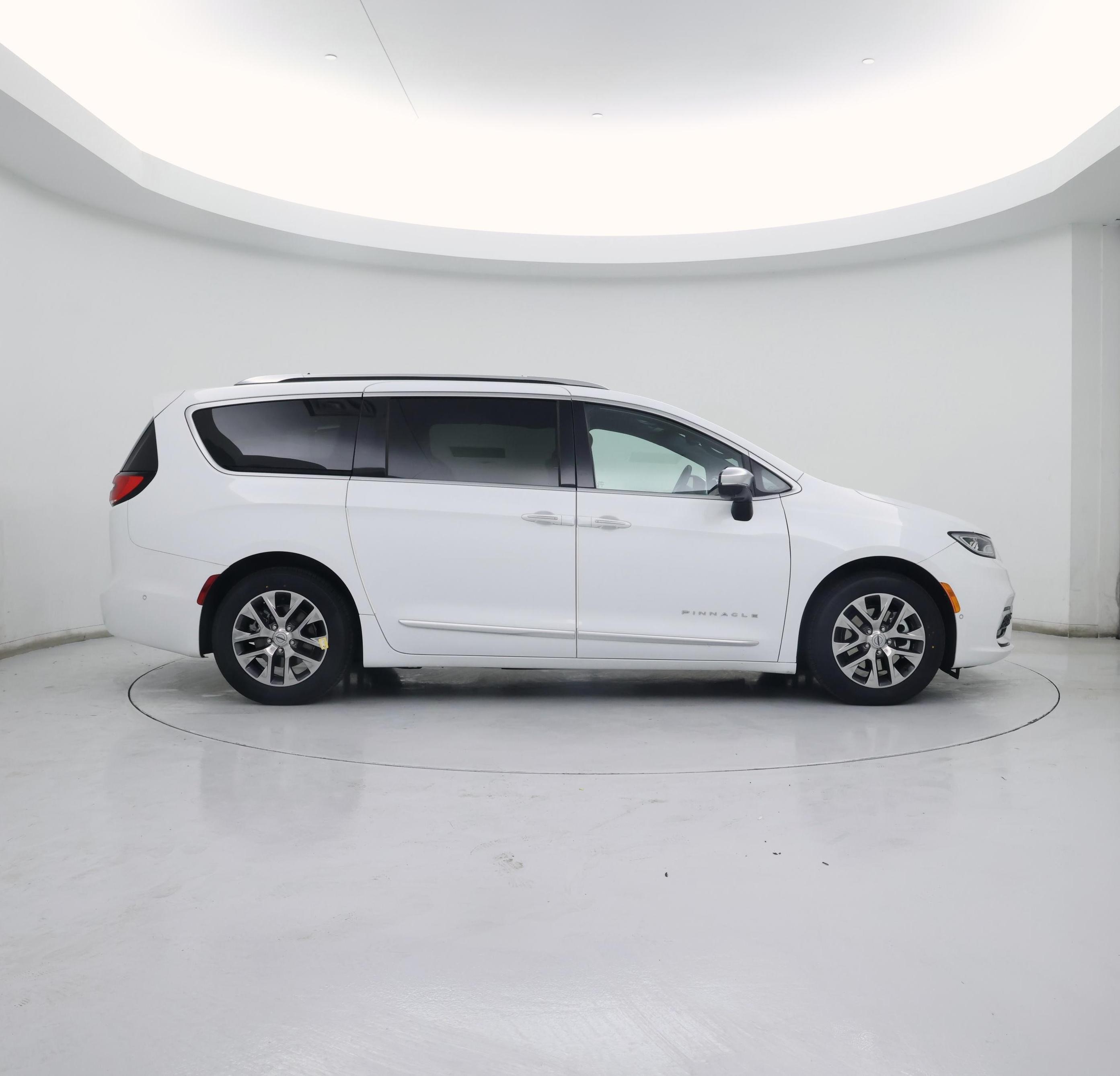 Thumbnail: 2023 Chrysler Pacifica - 7