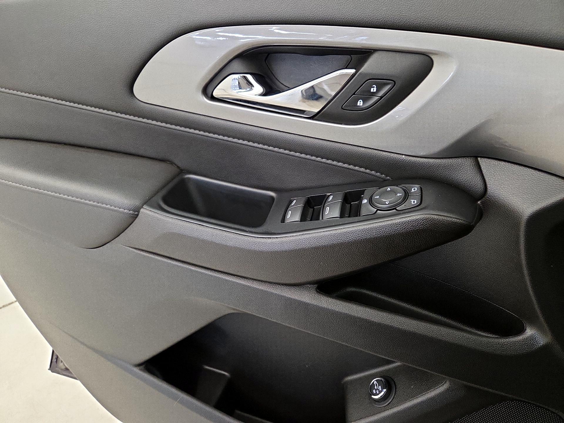 Thumbnail: 2023 Chevrolet Traverse - 12