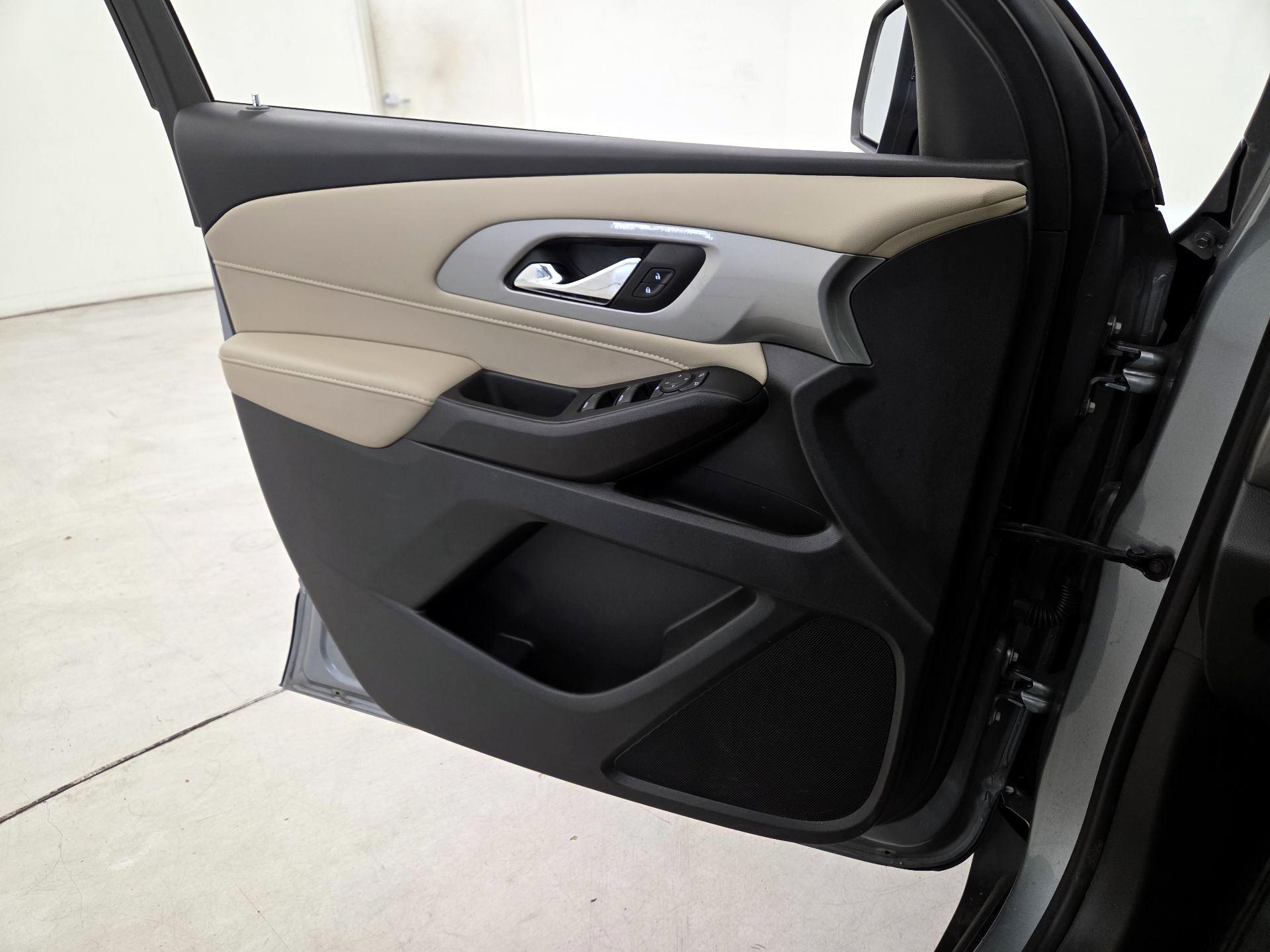 Thumbnail: 2023 Chevrolet Traverse - 12