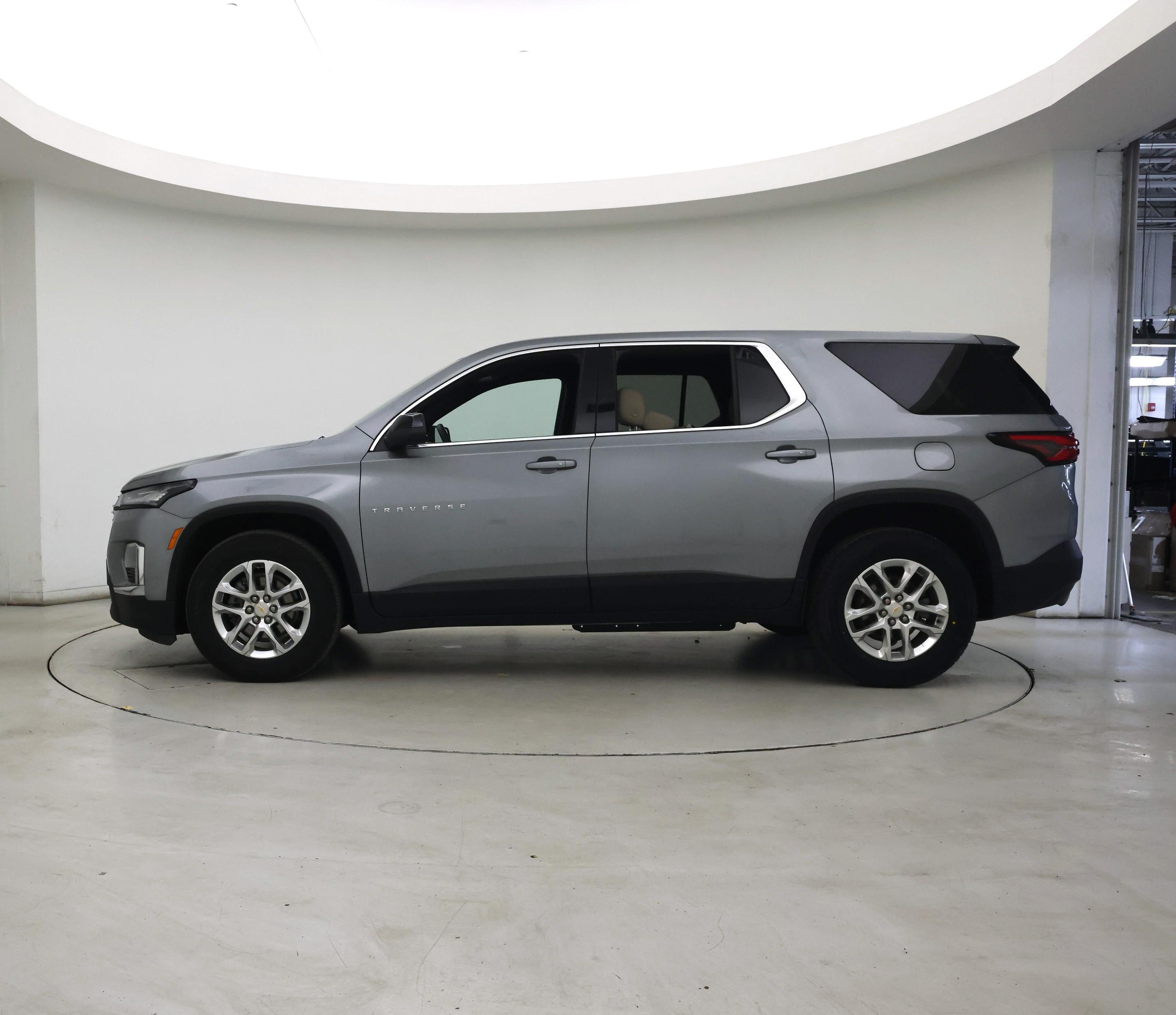 Thumbnail: 2023 Chevrolet Traverse - 3