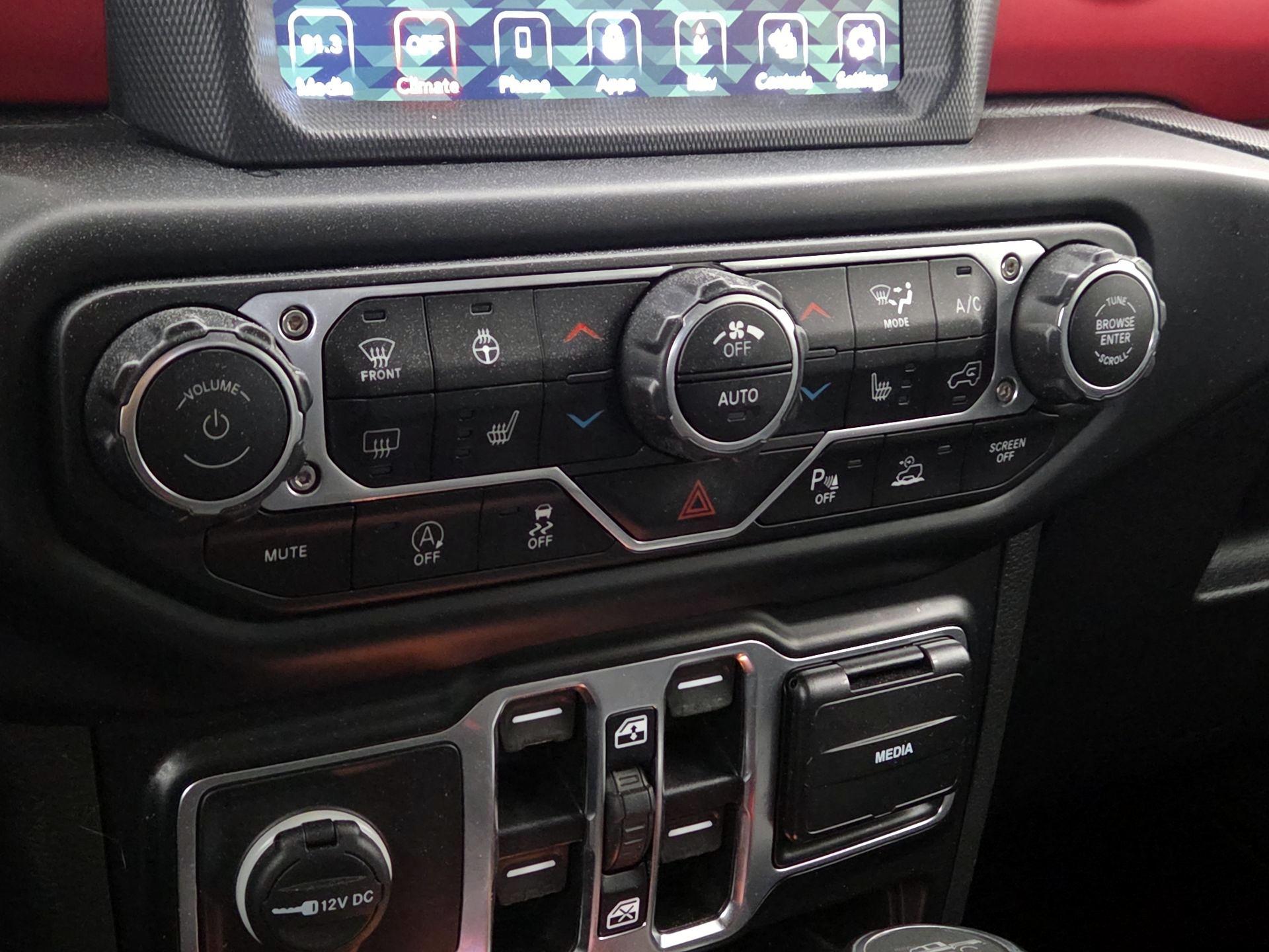 Thumbnail: 2021 Jeep Gladiator - 17